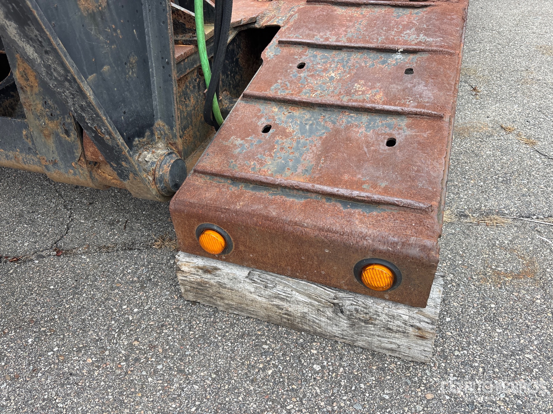1999 Fontaine Tri/A (Inoperable)