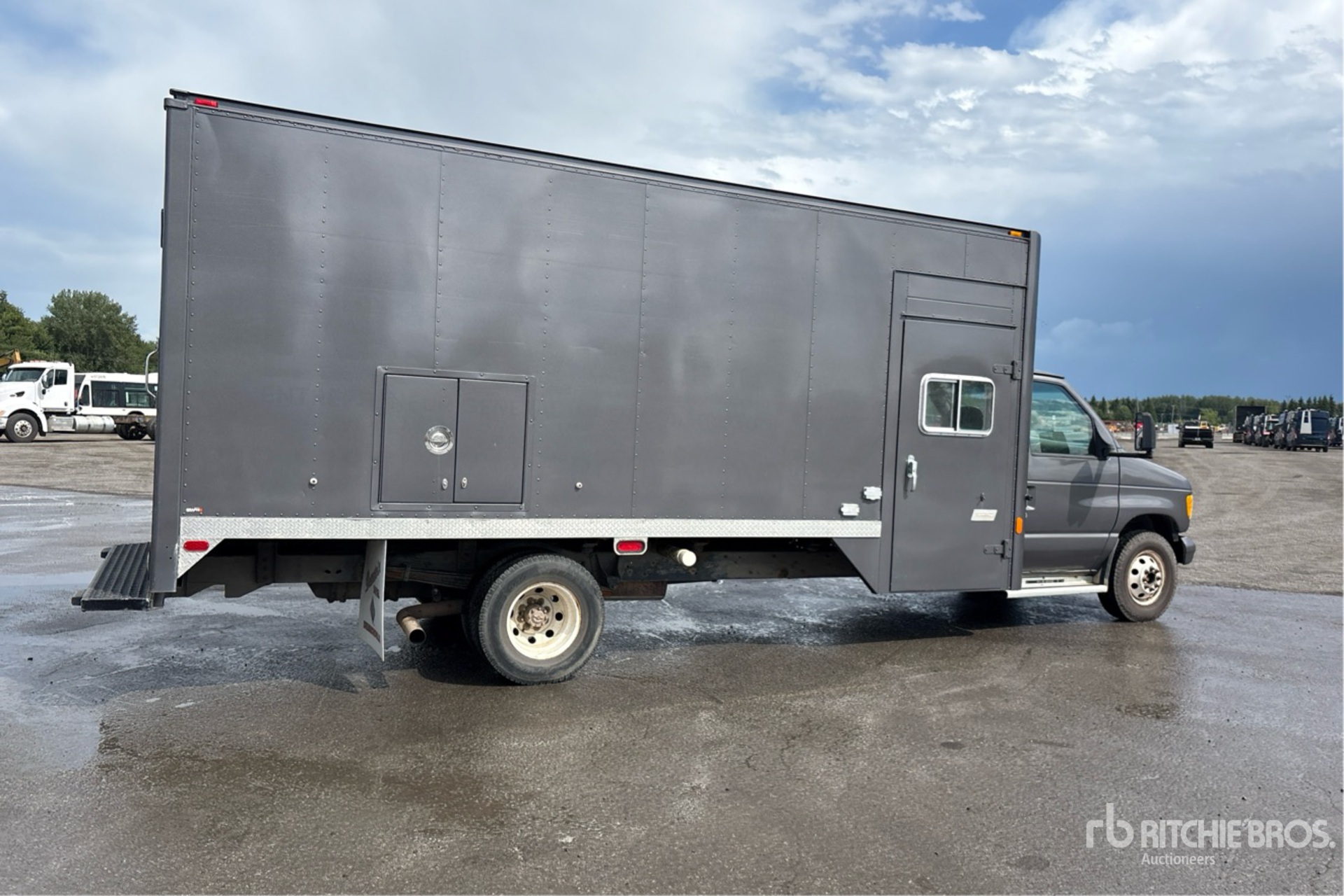 1997 Ford E-450
