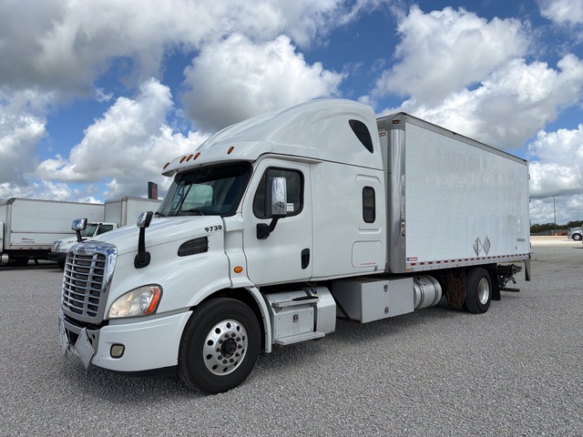 2017 Freightliner CA113SLP 4x2 Sleeper Van Truck