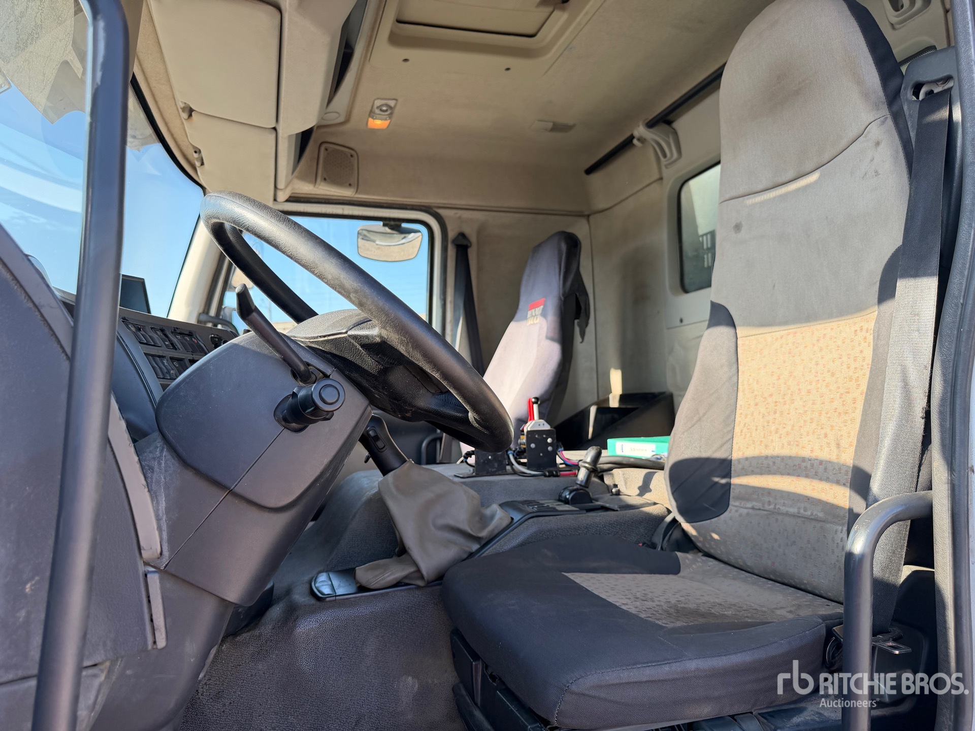 2008 Renault 410DXI