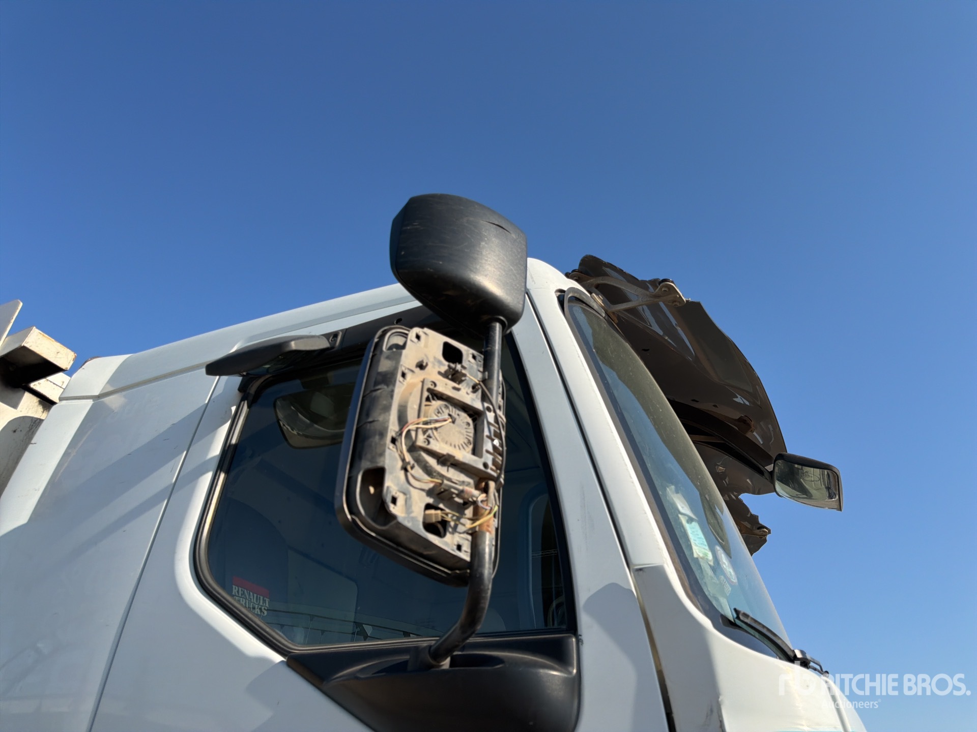2008 Renault 410DXI