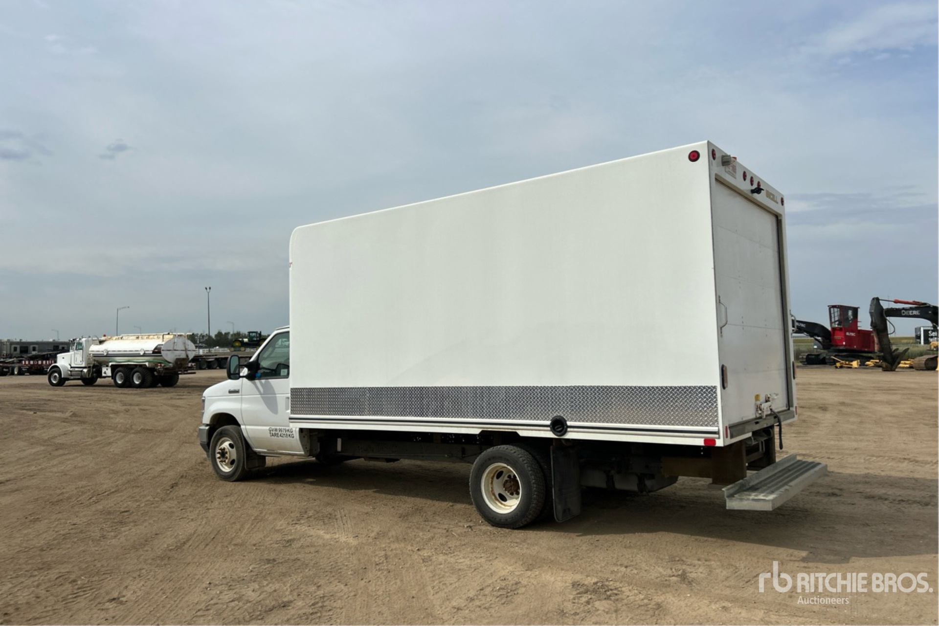 2022 Ford E-450