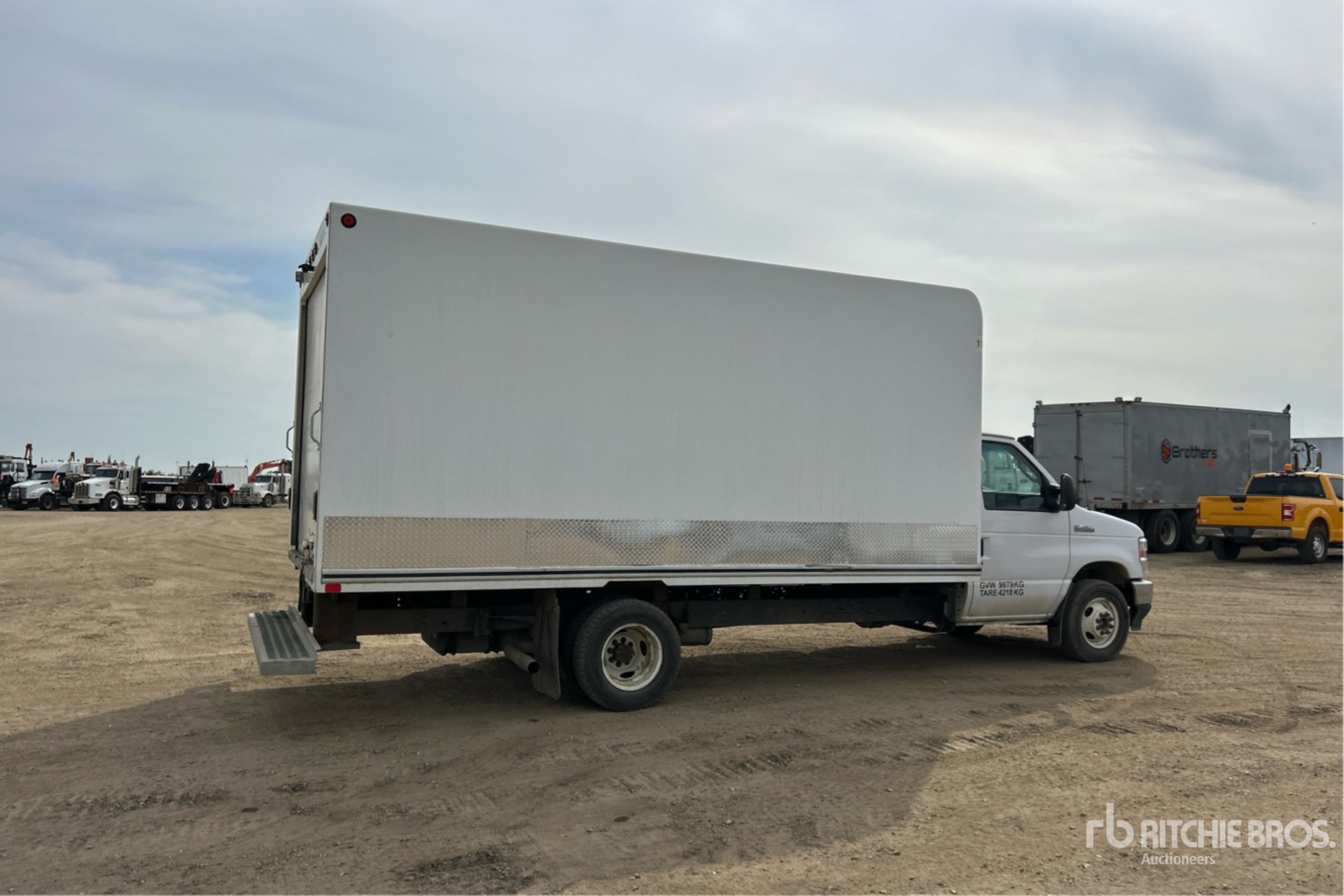 2022 Ford E-450