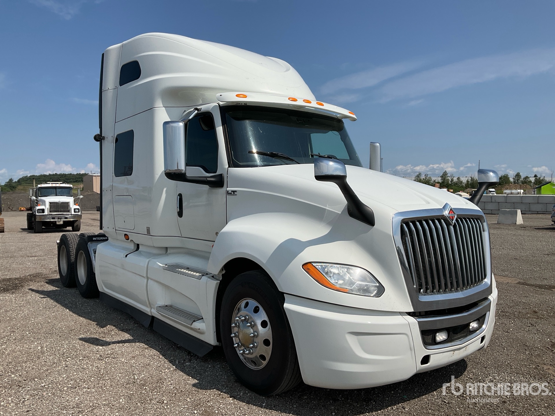 2022 International LT625