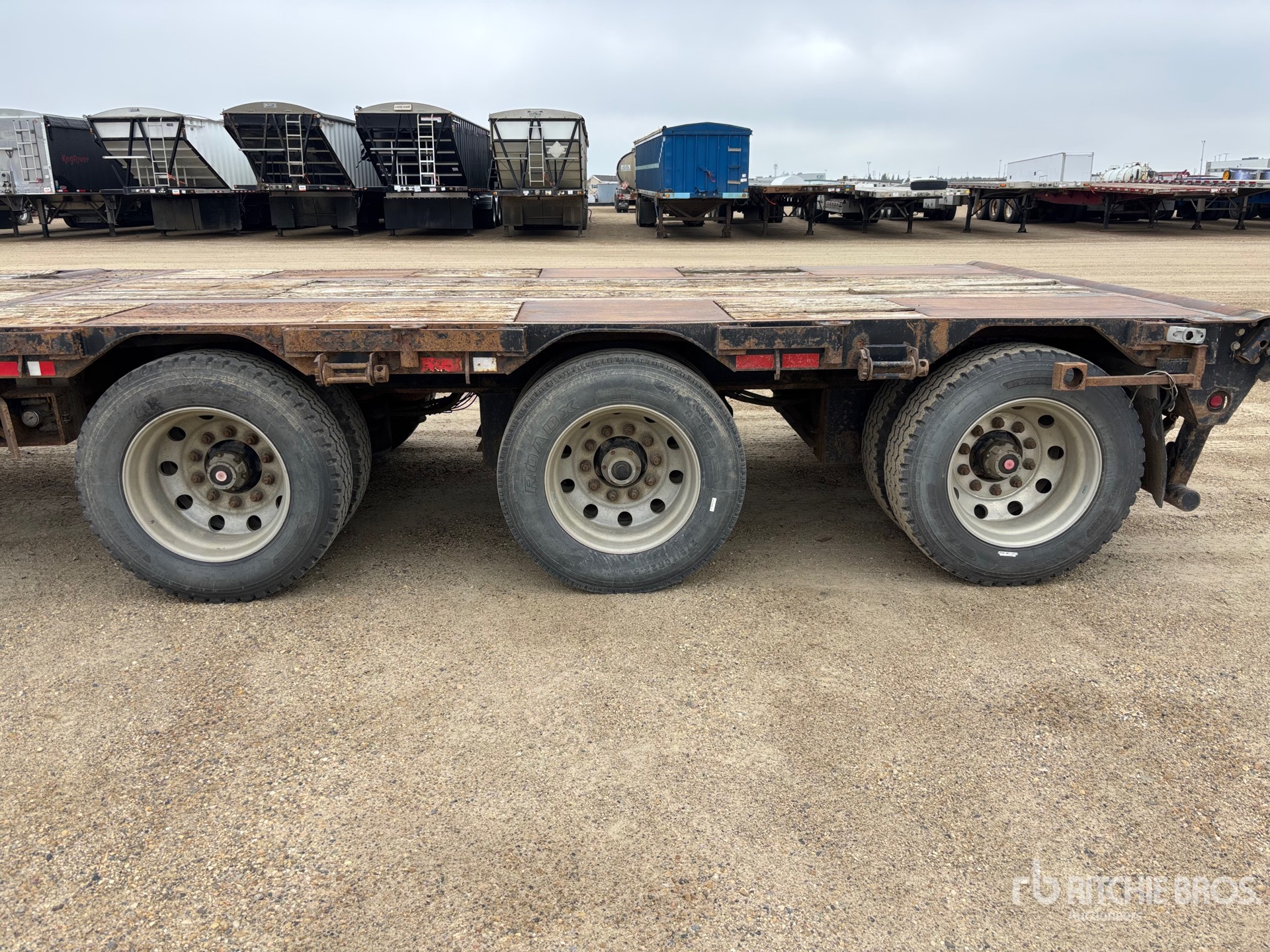 2011 Load King Tri/A 51 ft Extendable