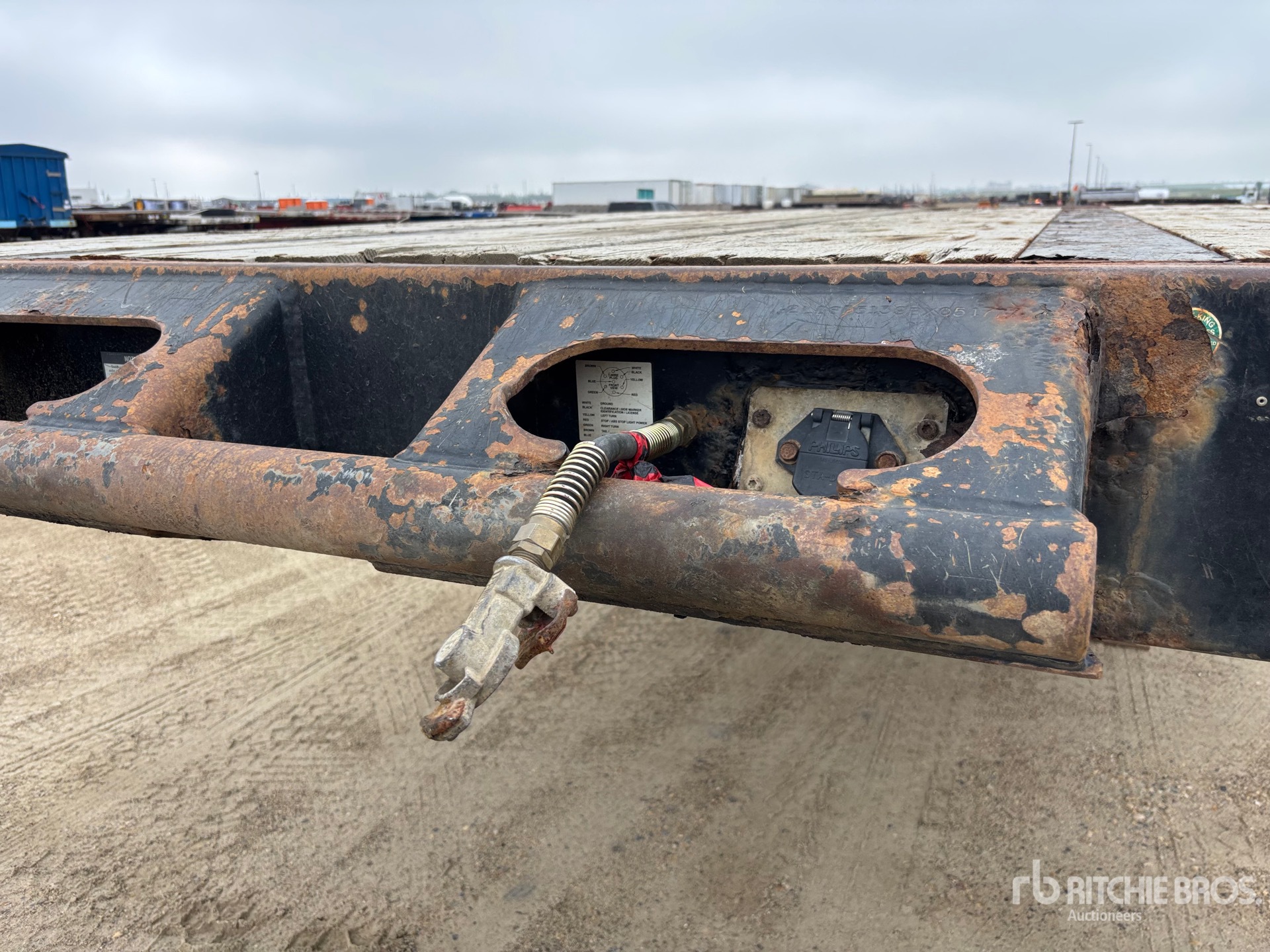 2011 Load King Tri/A 51 ft Extendable