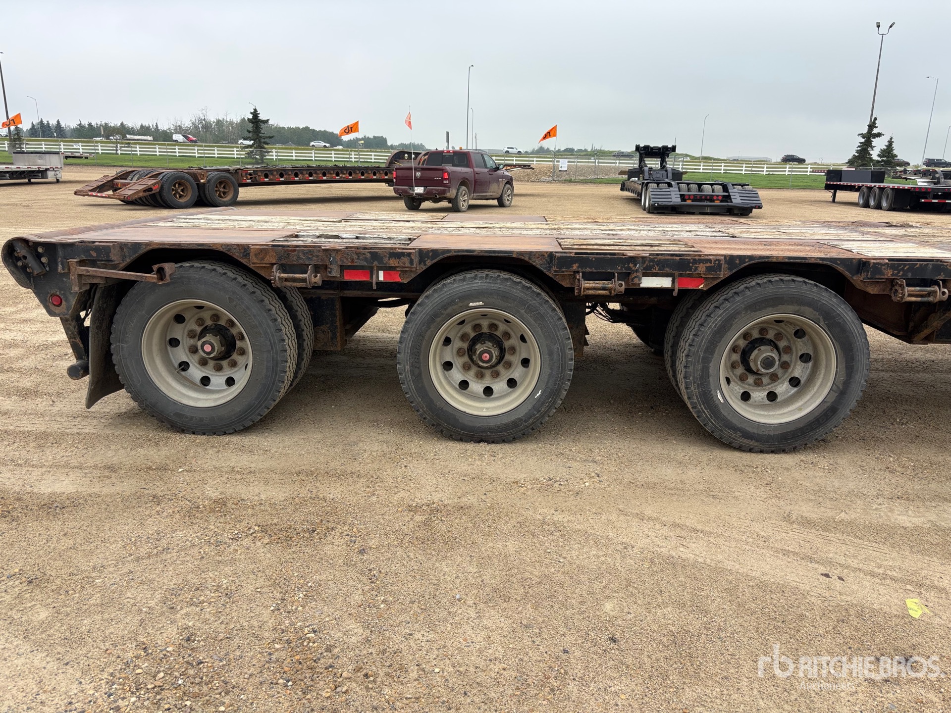 2011 Load King Tri/A 51 ft Extendable