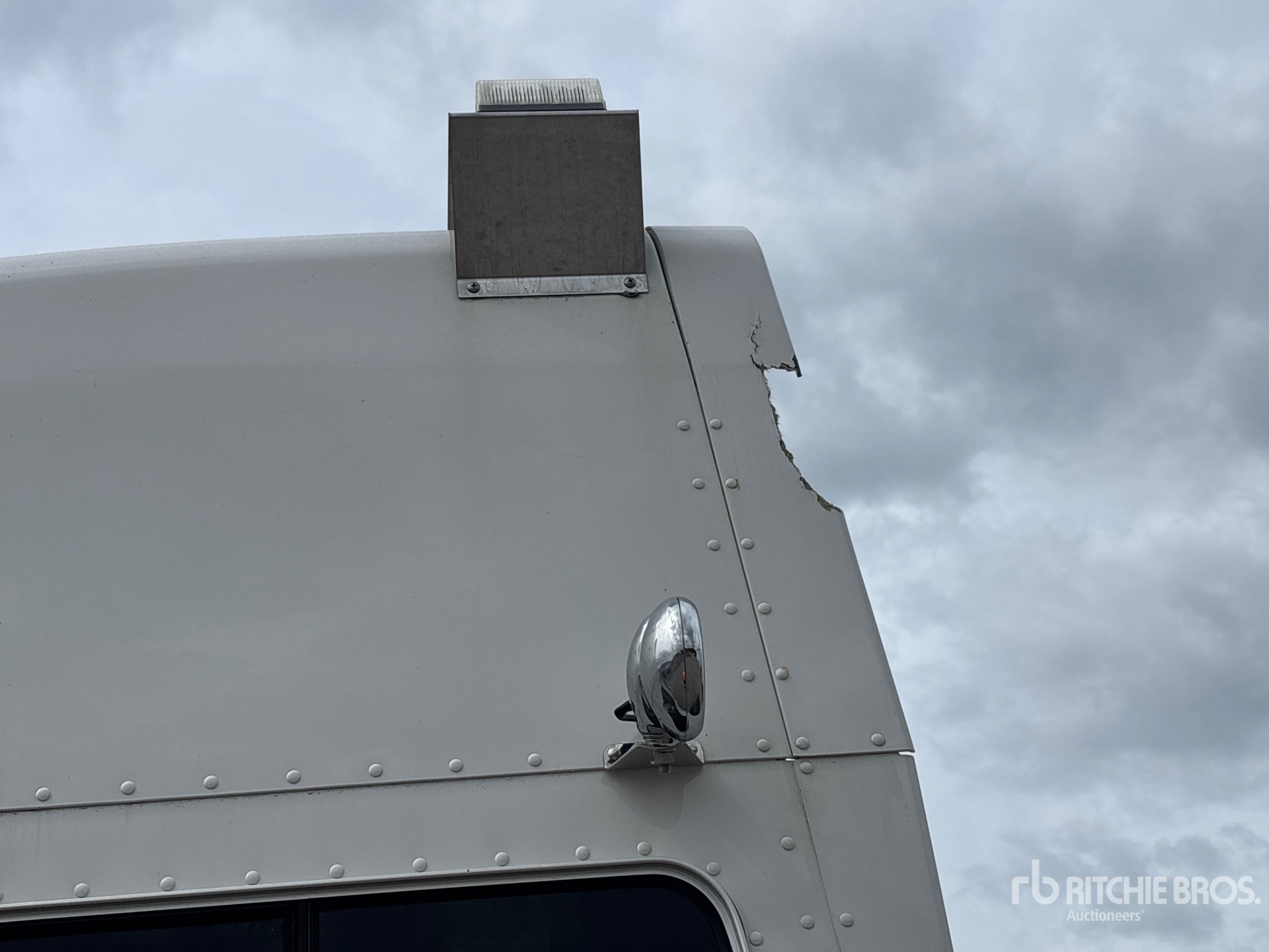 2022 Peterbilt 389