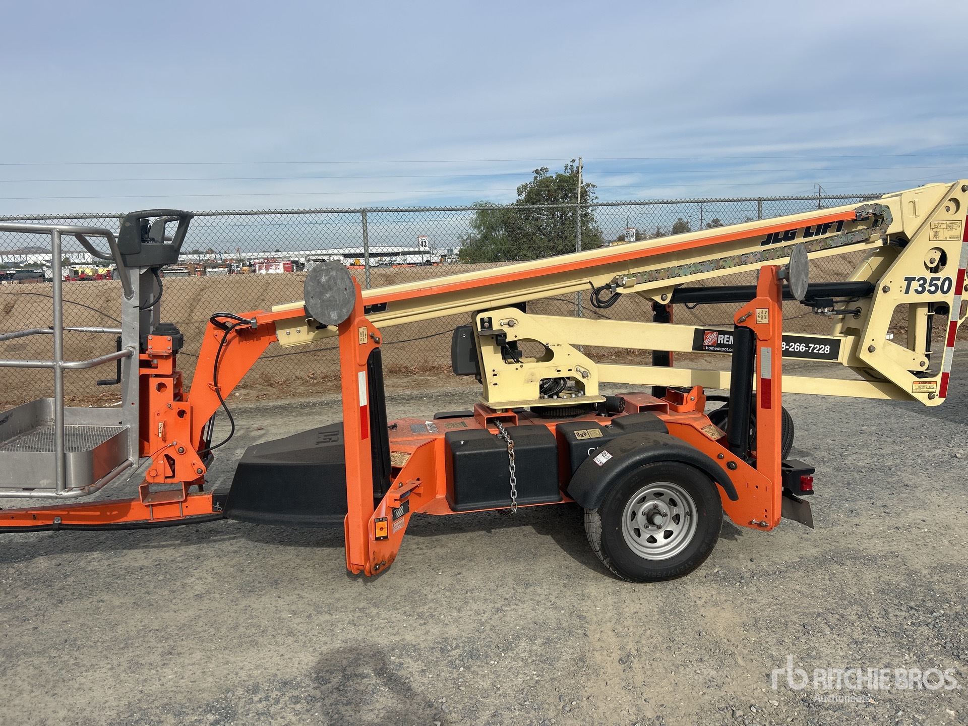 2019 JLG T350