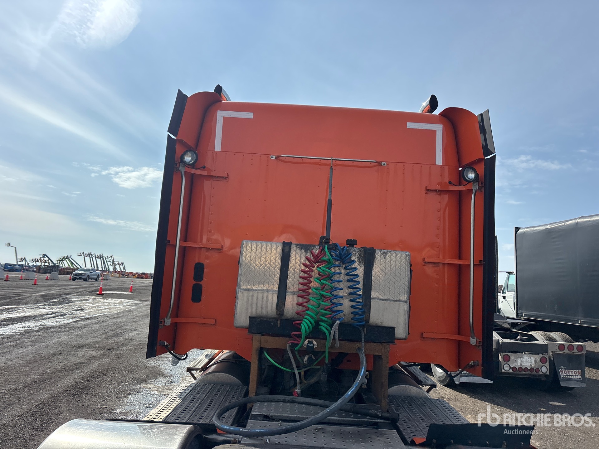 2020 Freightliner Coronado 132