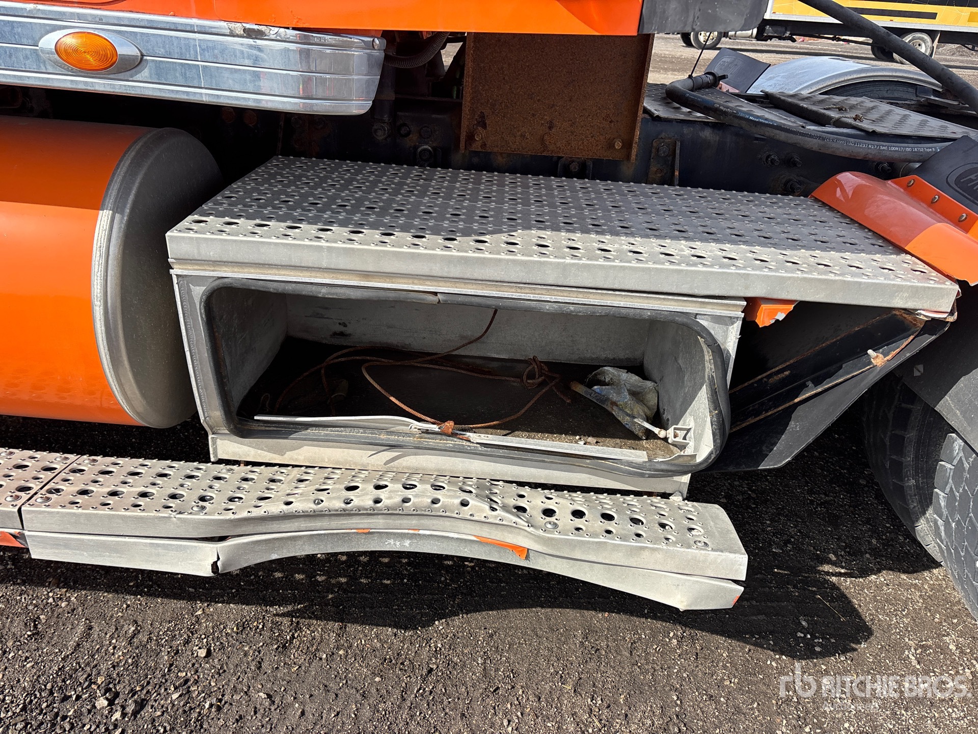 2020 Freightliner Coronado 132