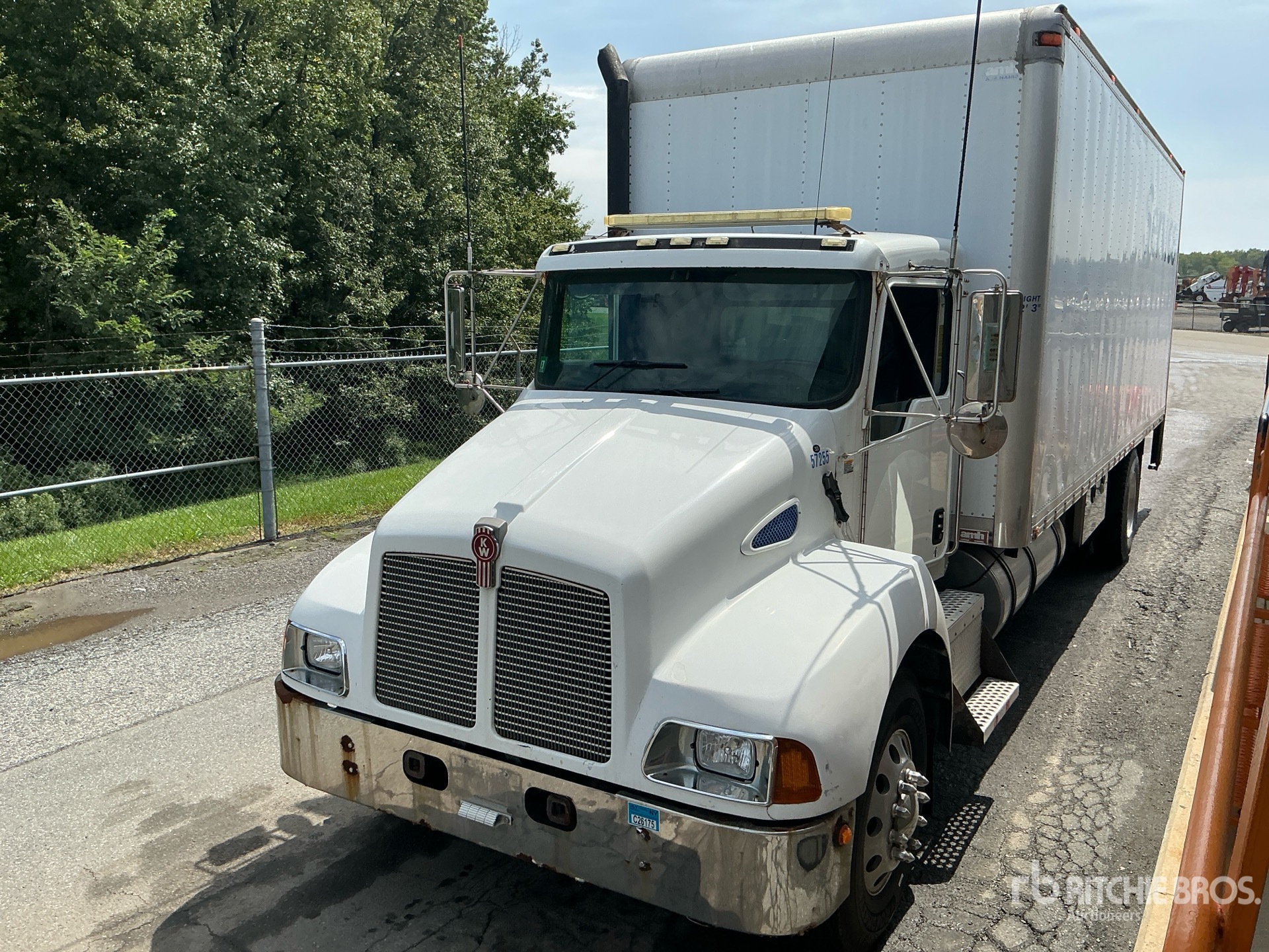 2003 Kenworth T300