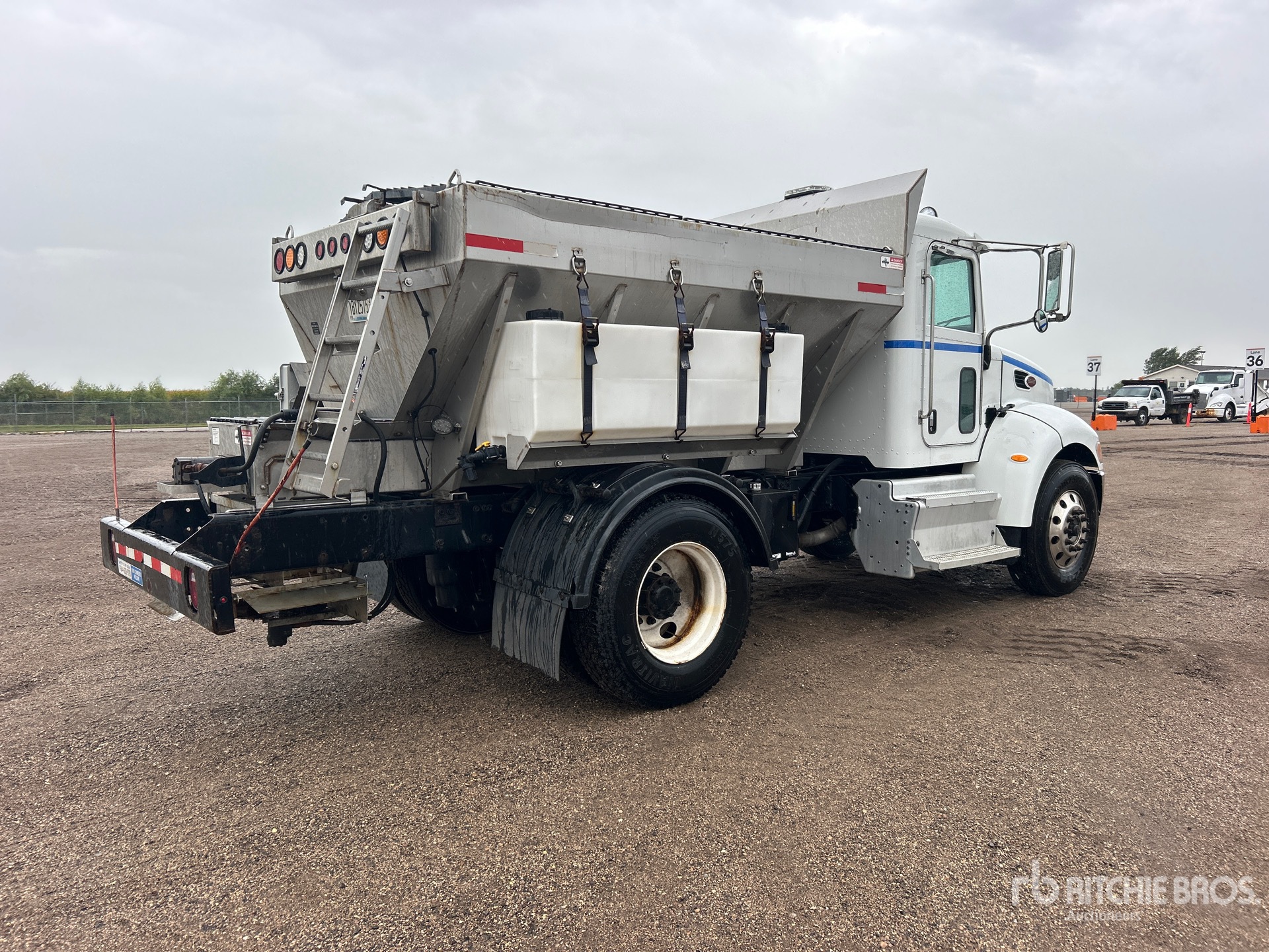 2015 Peterbilt 337