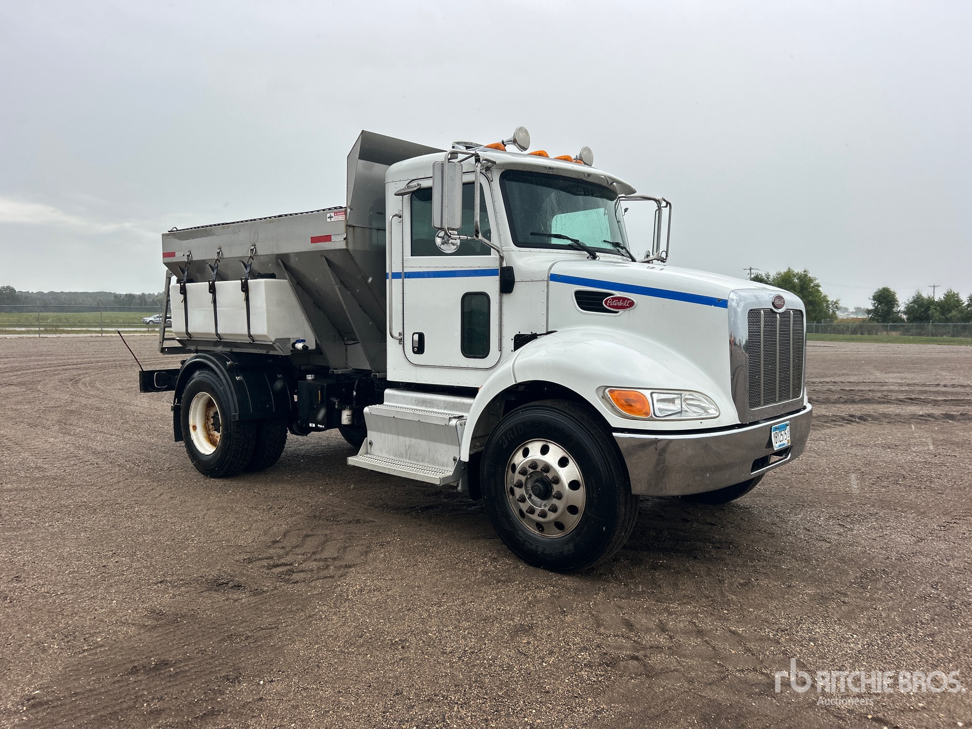 2015 Peterbilt 337