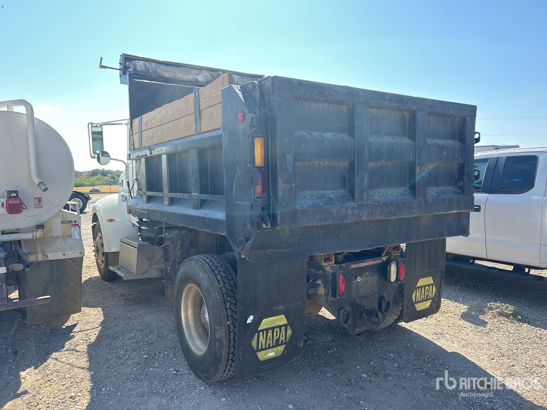 2009 Peterbilt 335