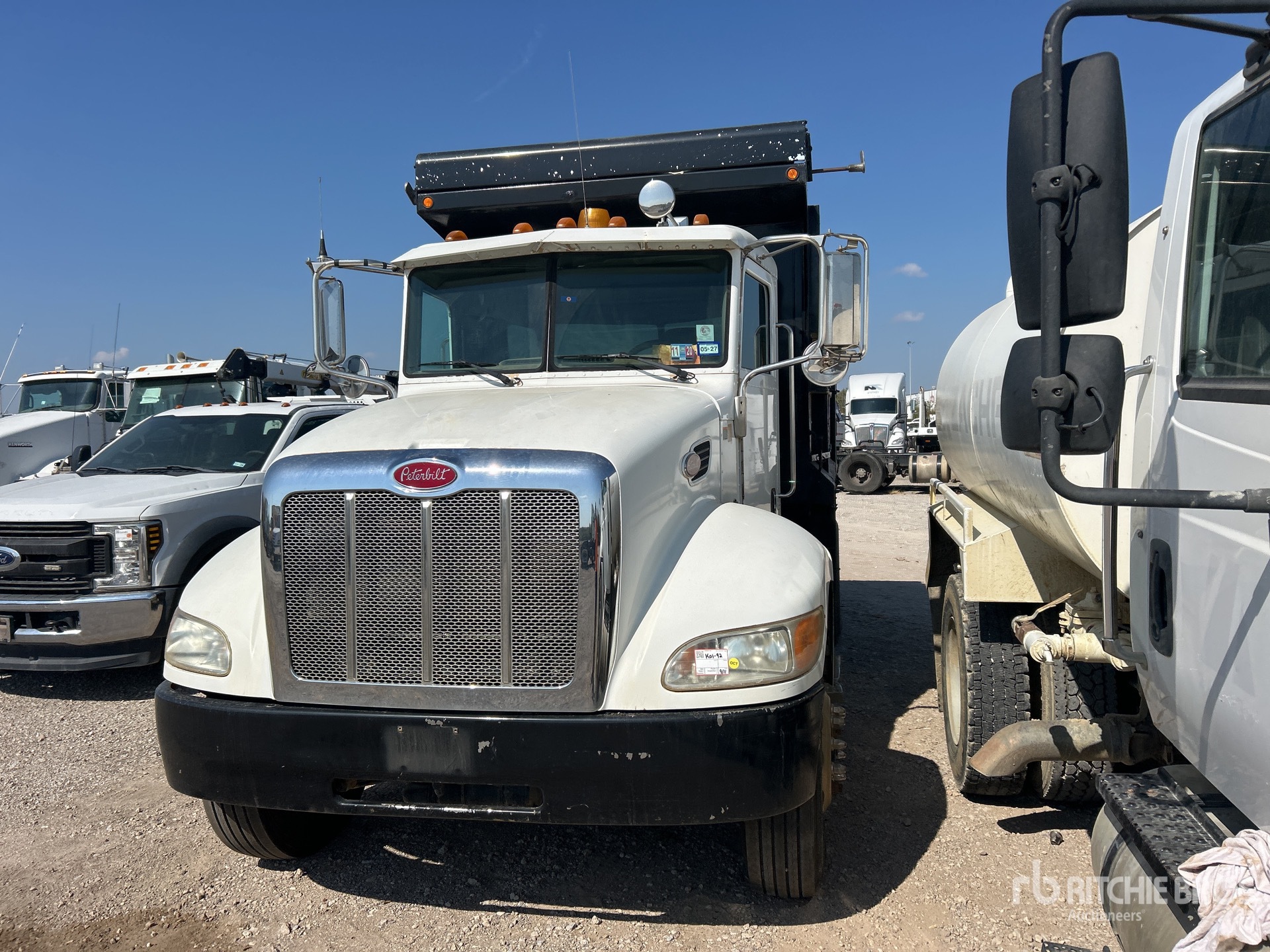 Photo of 2009 Peterbilt 335