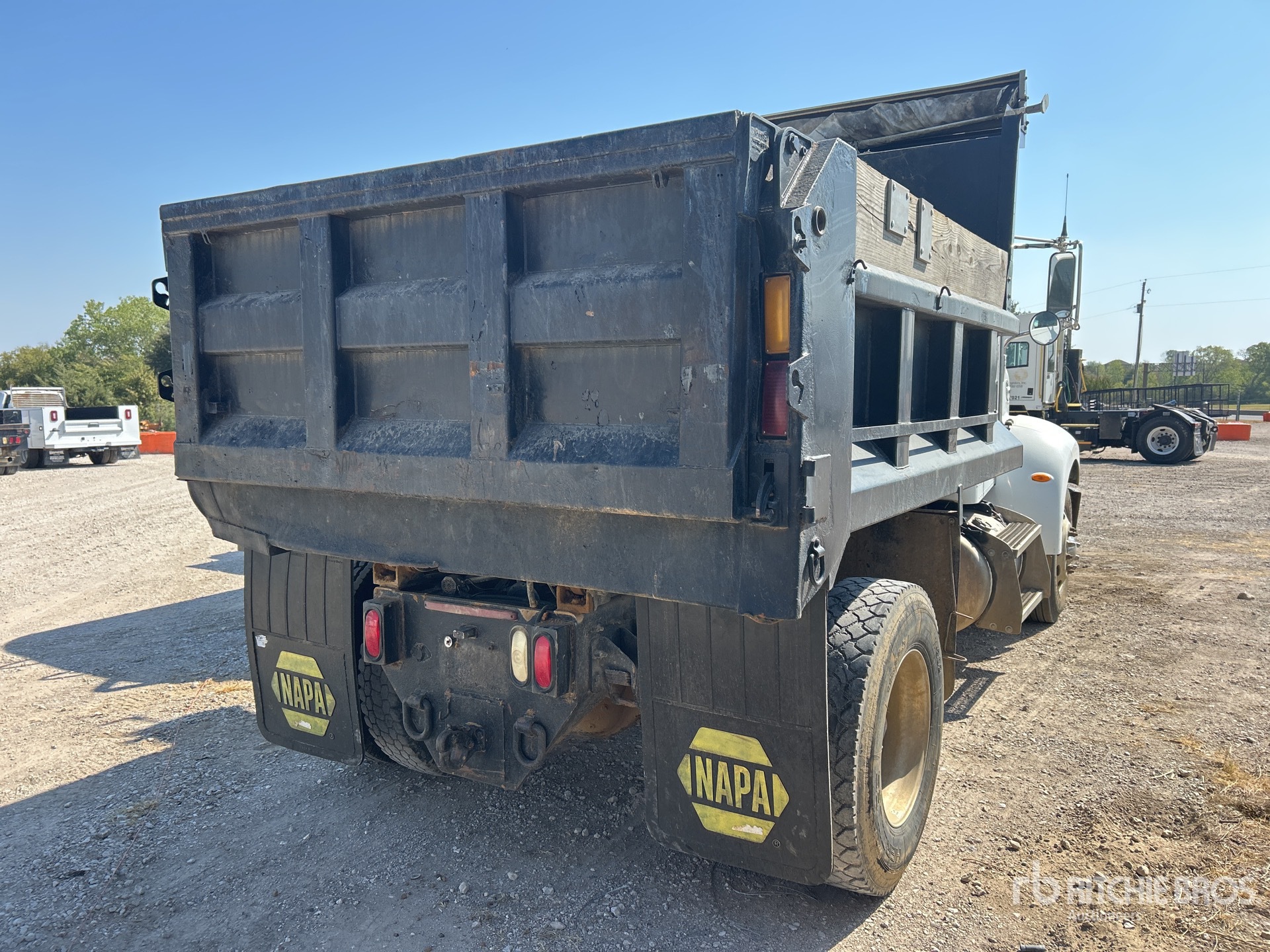 2009 Peterbilt 335