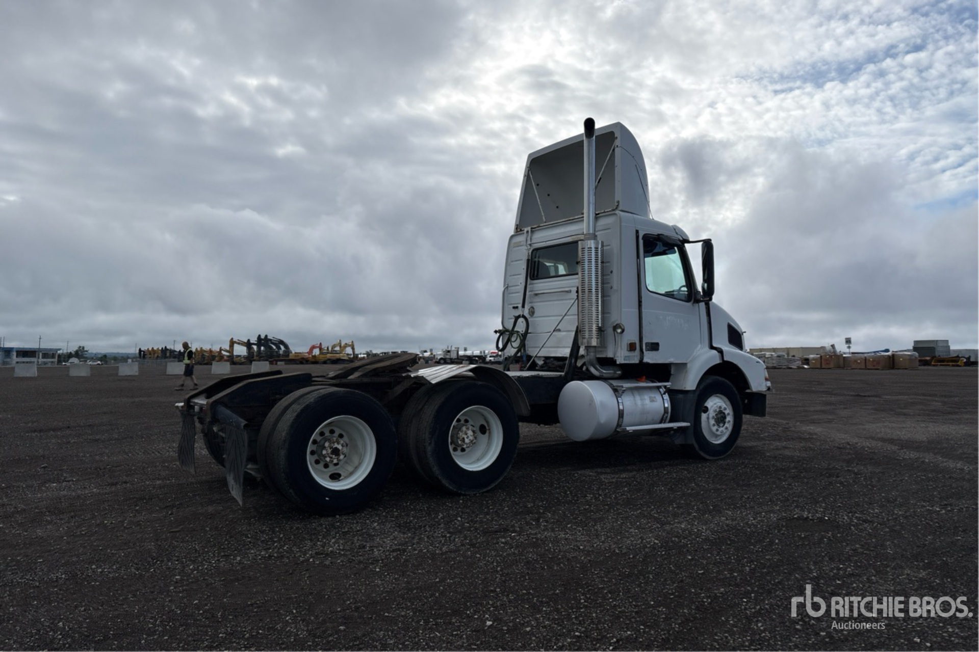 2005 Volvo VNM