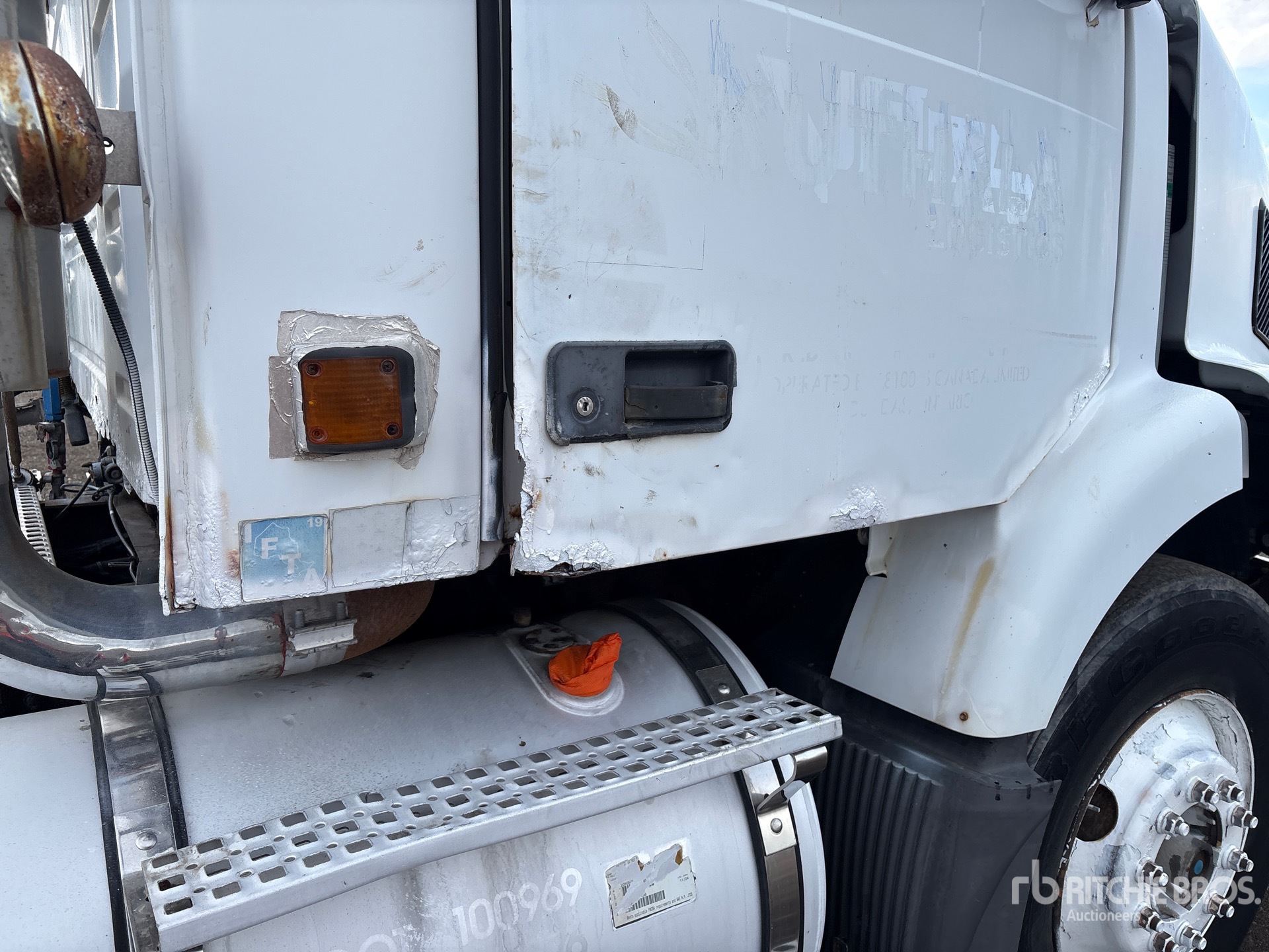 2005 Volvo VNM