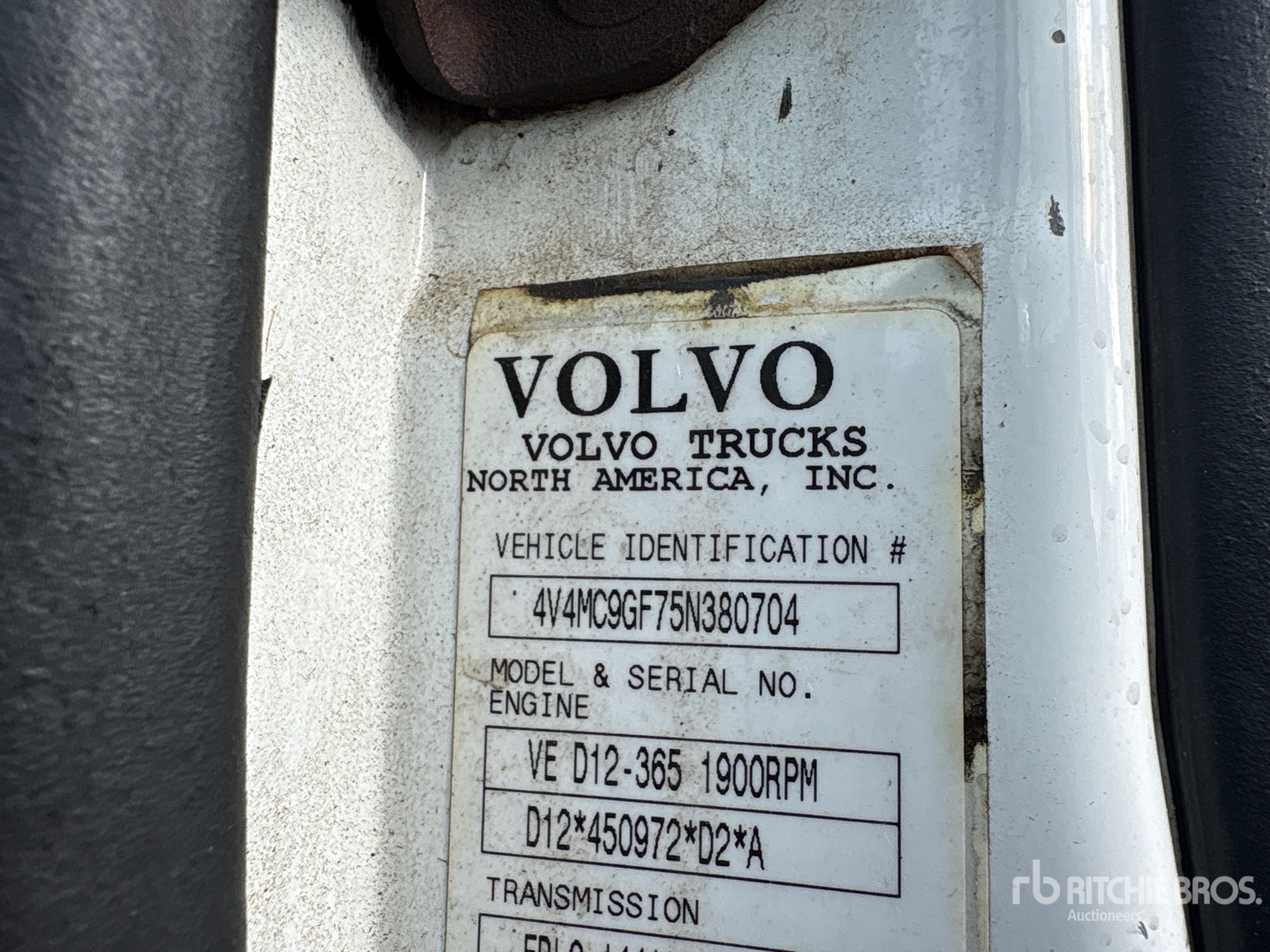 2005 Volvo VNM