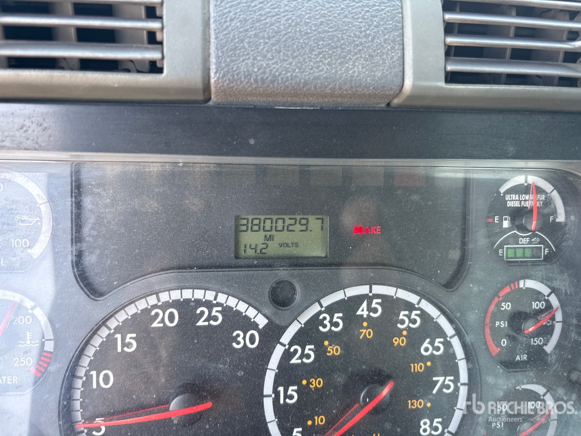 2015 Freightliner CASCADIA 113