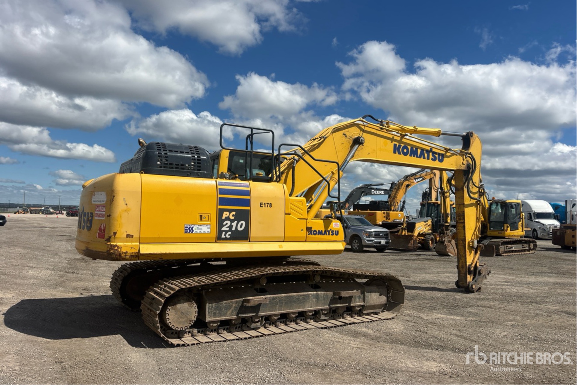 2017 Komatsu PC210LC-11