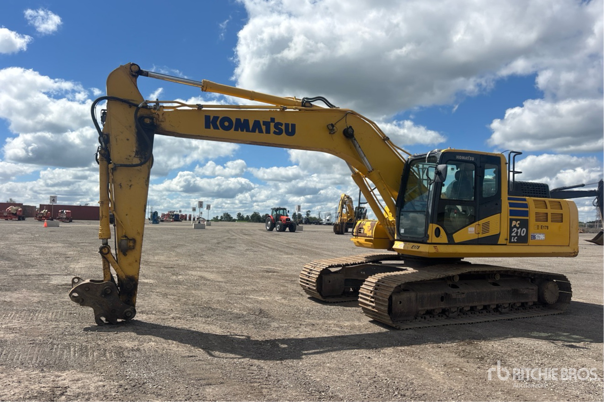 2017 Komatsu PC210LC-11