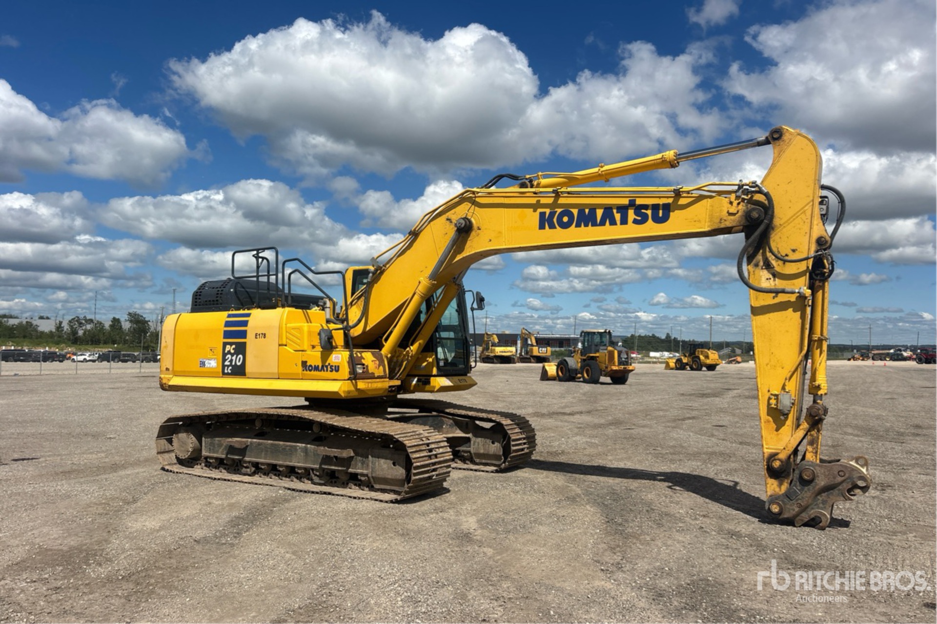 2017 Komatsu PC210LC-11