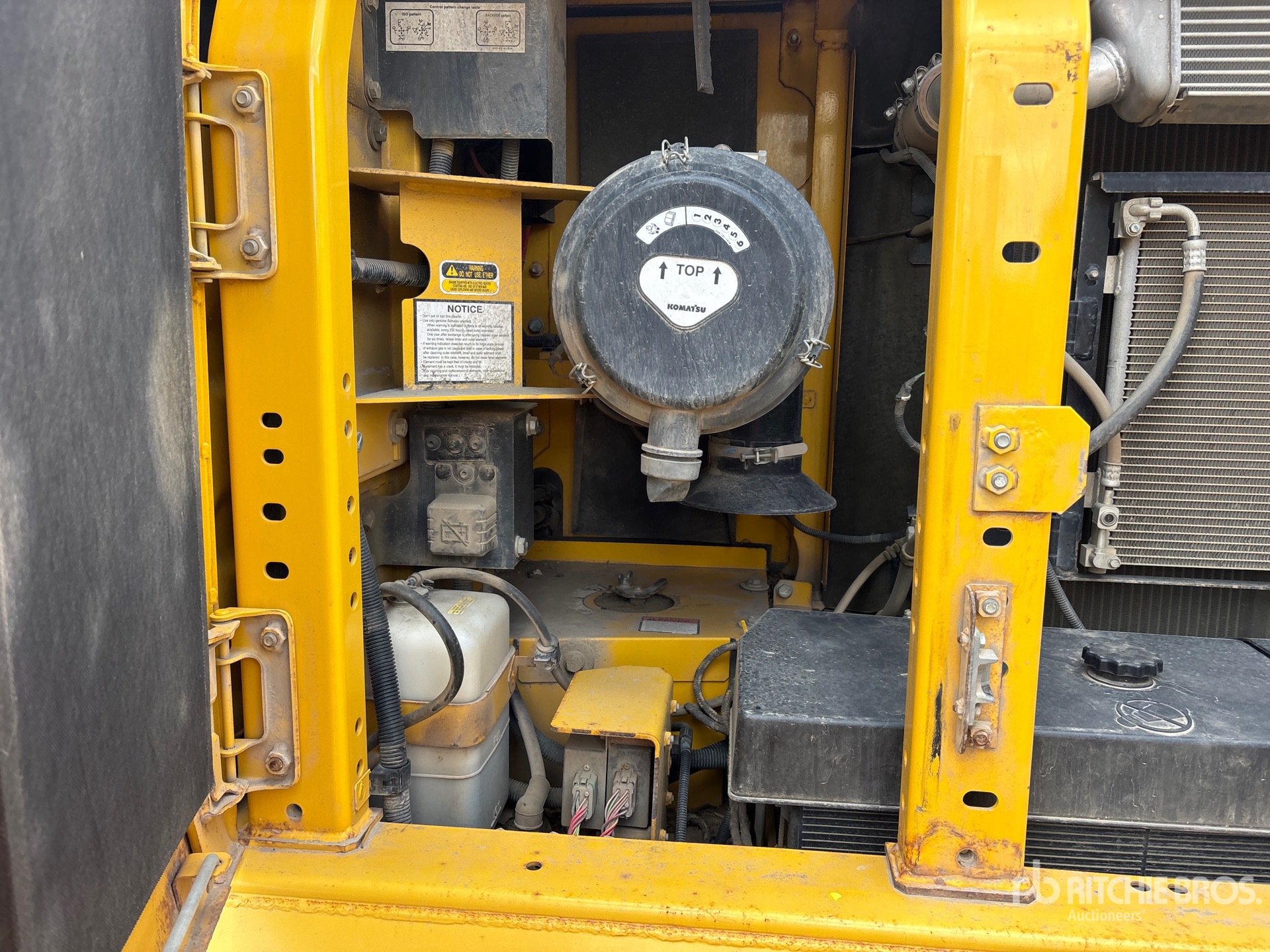 2017 Komatsu PC210LC-11