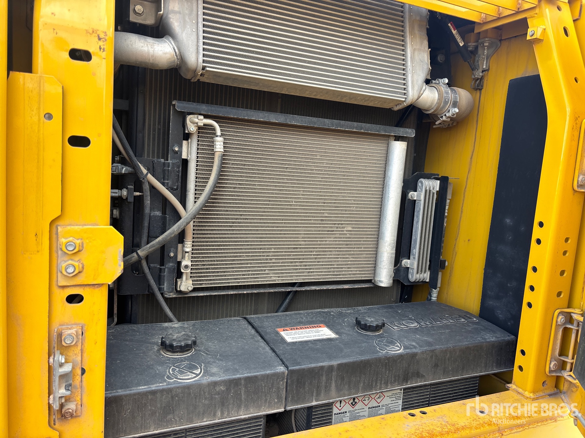 2017 Komatsu PC210LC-11
