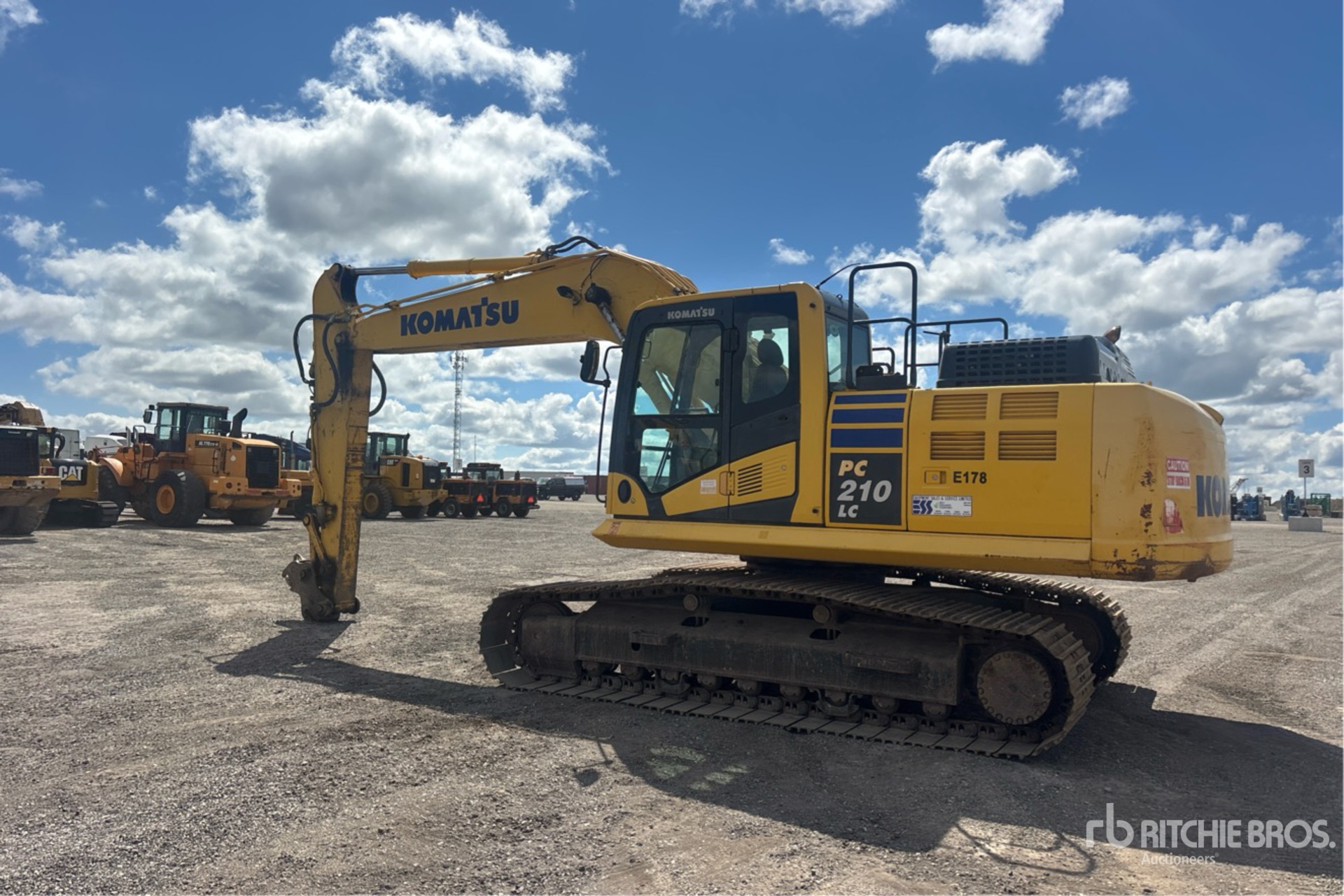 2017 Komatsu PC210LC-11