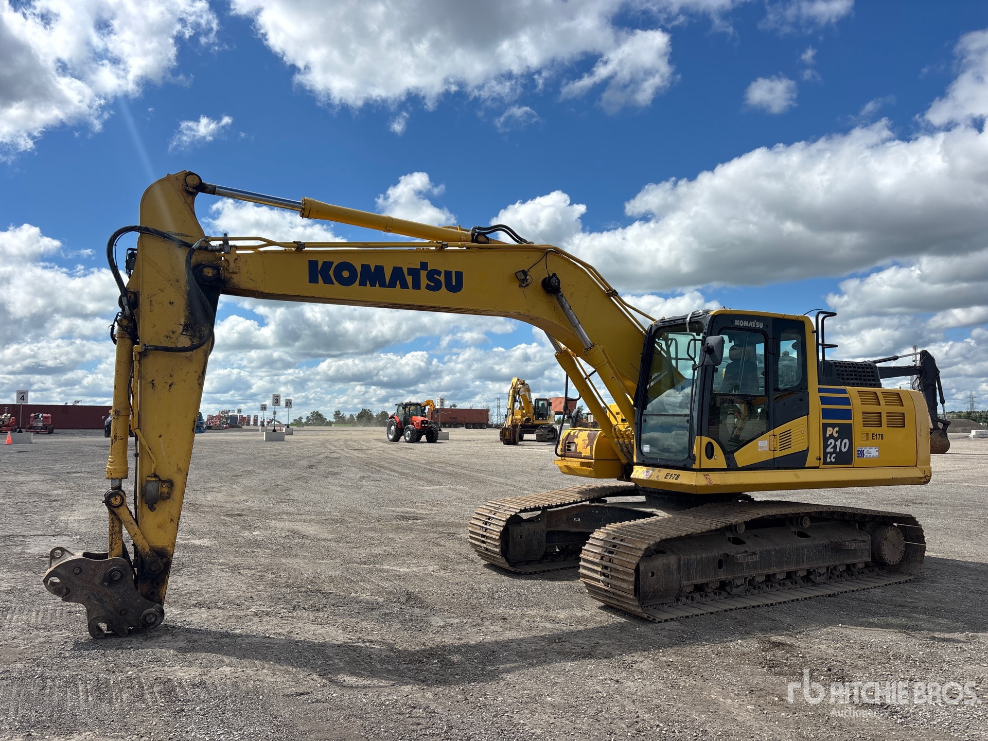 2017 Komatsu PC210LC-11