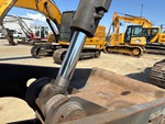 Hydraulics with Thumb Cylinder