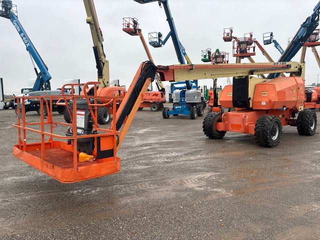 2013 JLG 800AJ 4WD Diesel Articulating Boom Lift 2013 JLG 800AJ 4WD Diesel Articulating Boom Lift
