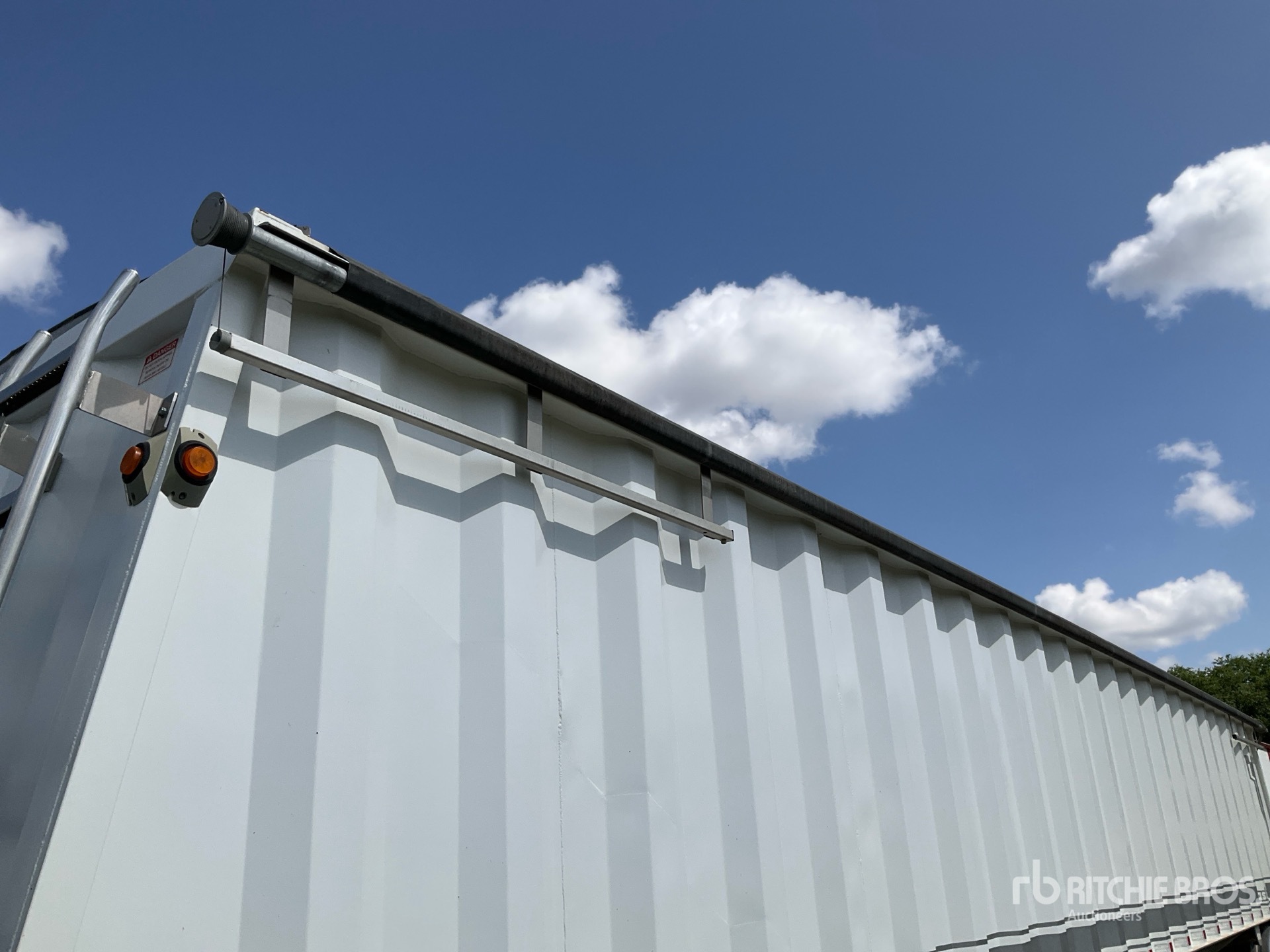 2010 Castleton 40 ft T/A