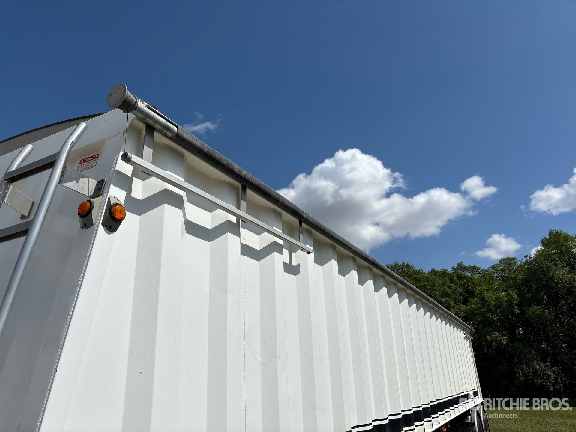 2010 Castleton 40 ft T/A