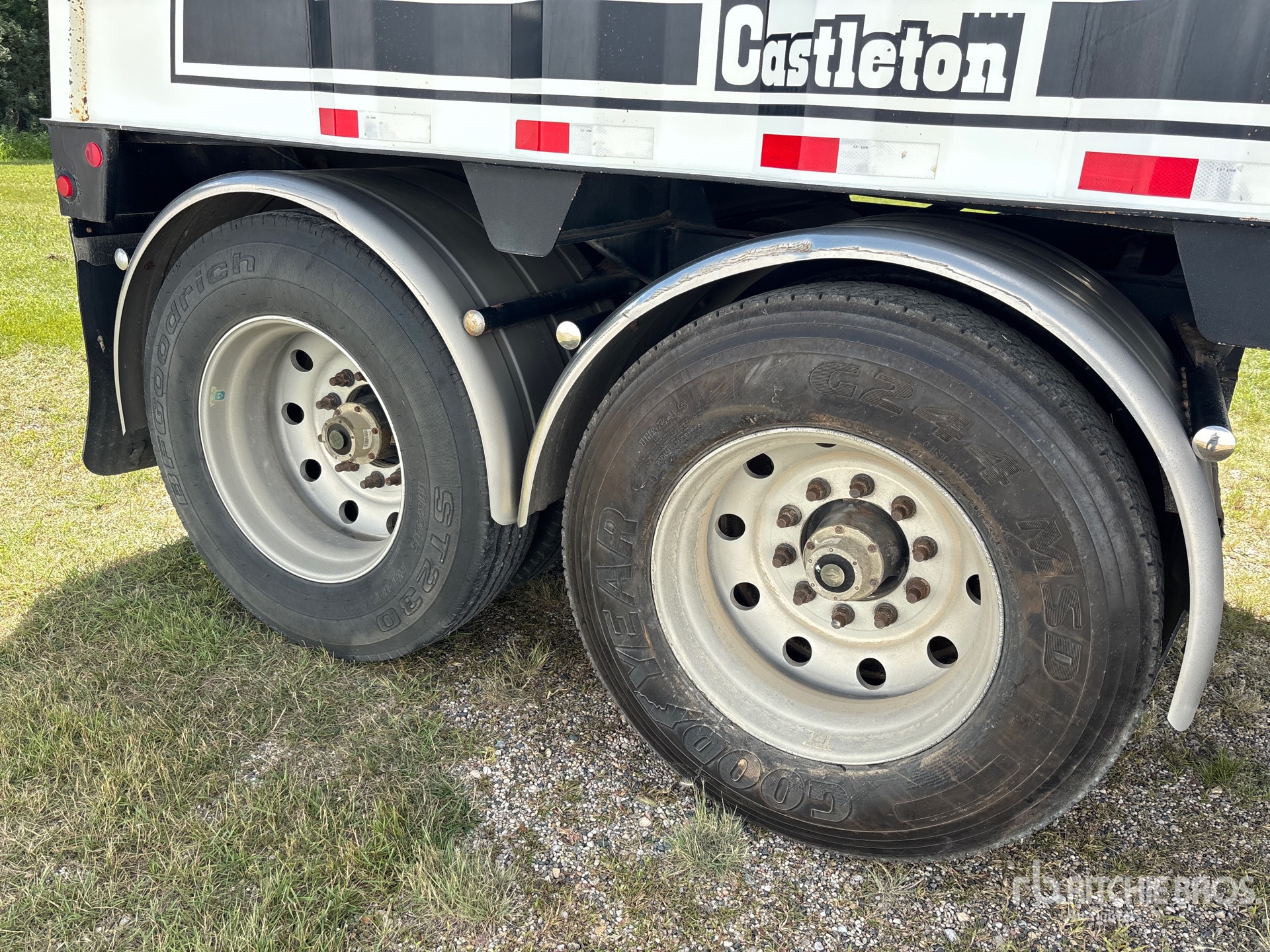 2010 Castleton 40 ft T/A