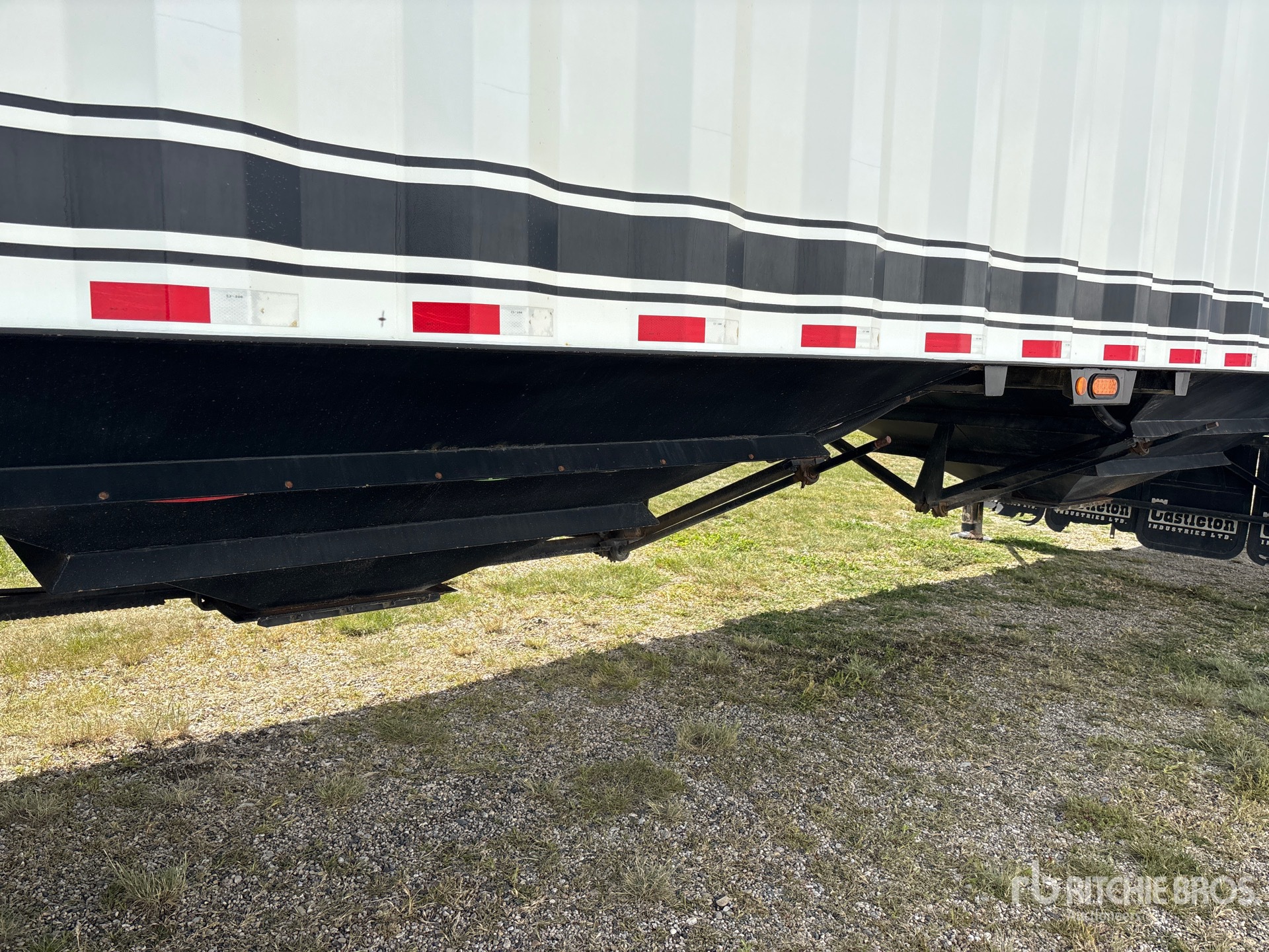 2010 Castleton 40 ft T/A