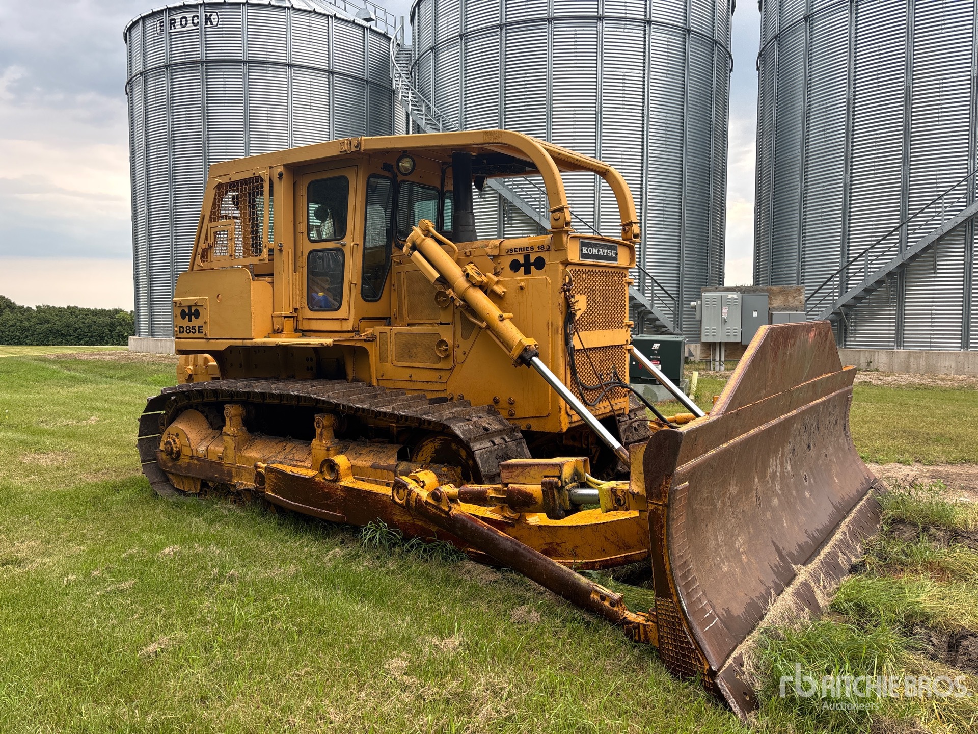 Komatsu D85E