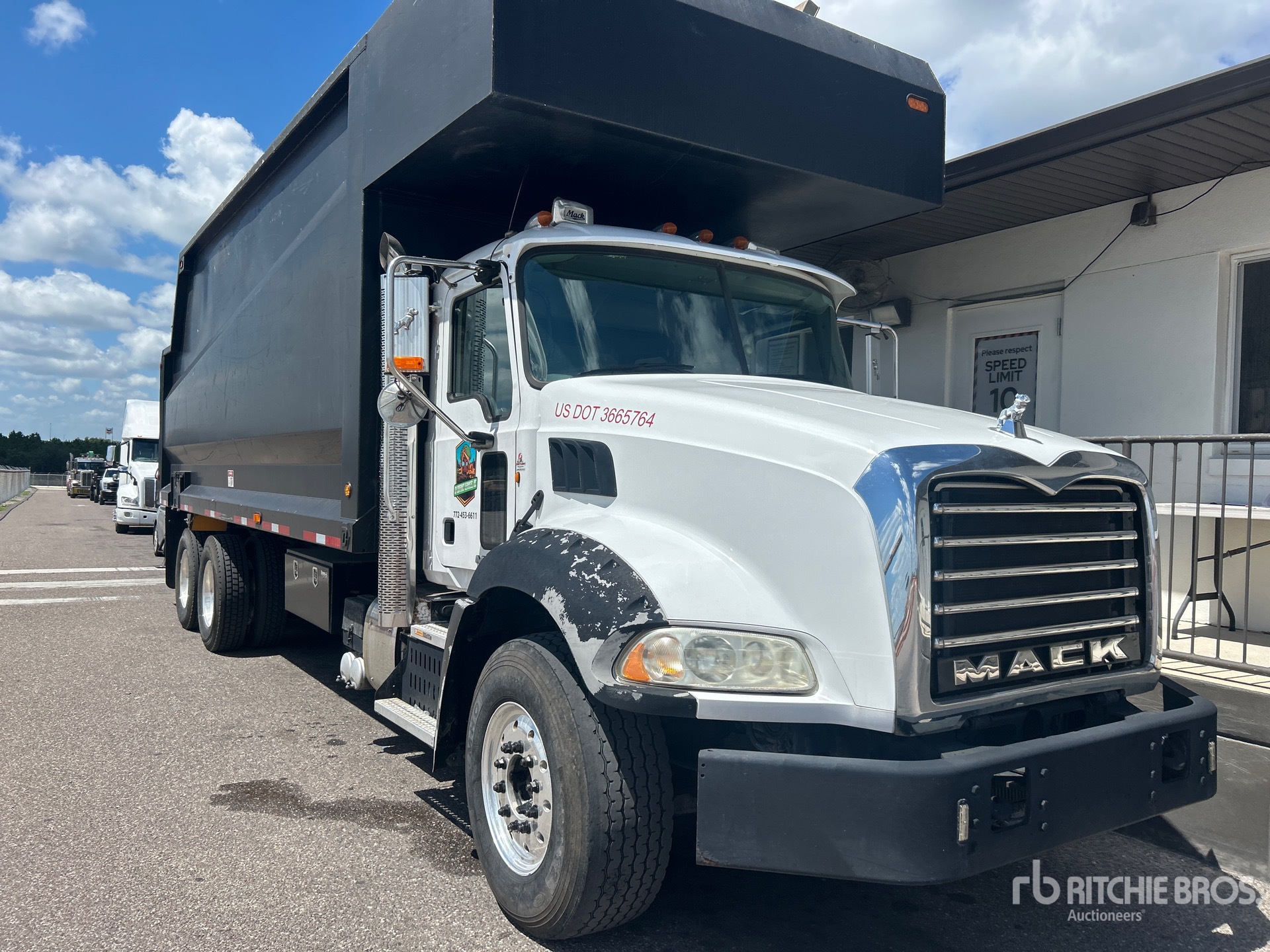 2013 Mack GU813