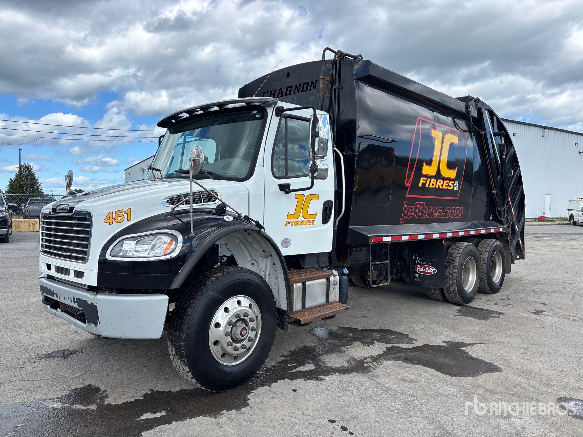 2021 Freightliner M2 106