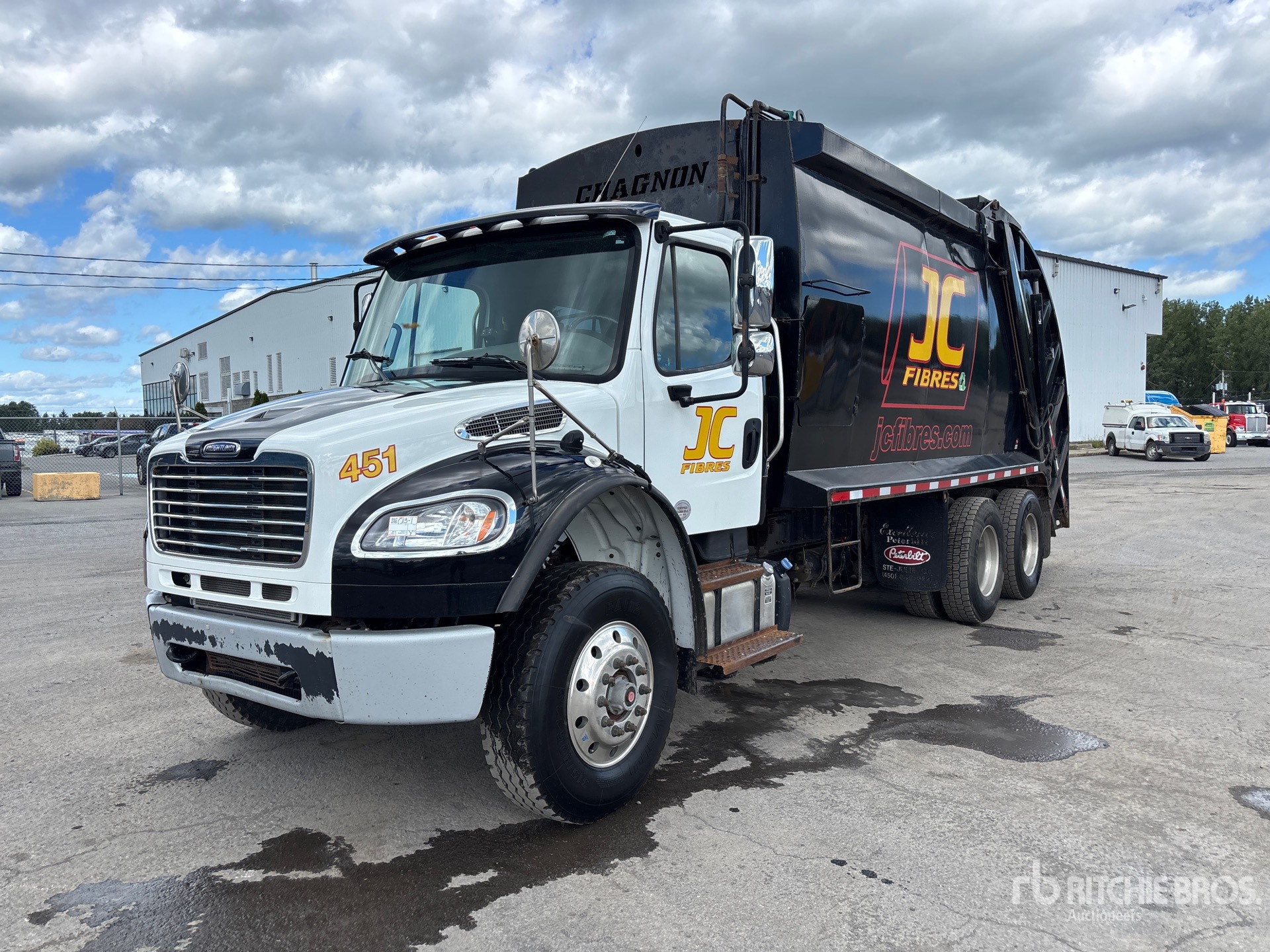 2021 Freightliner M2 106