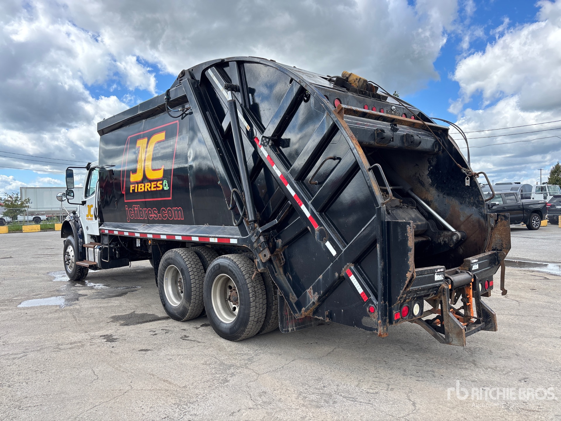 2021 Freightliner M2 106