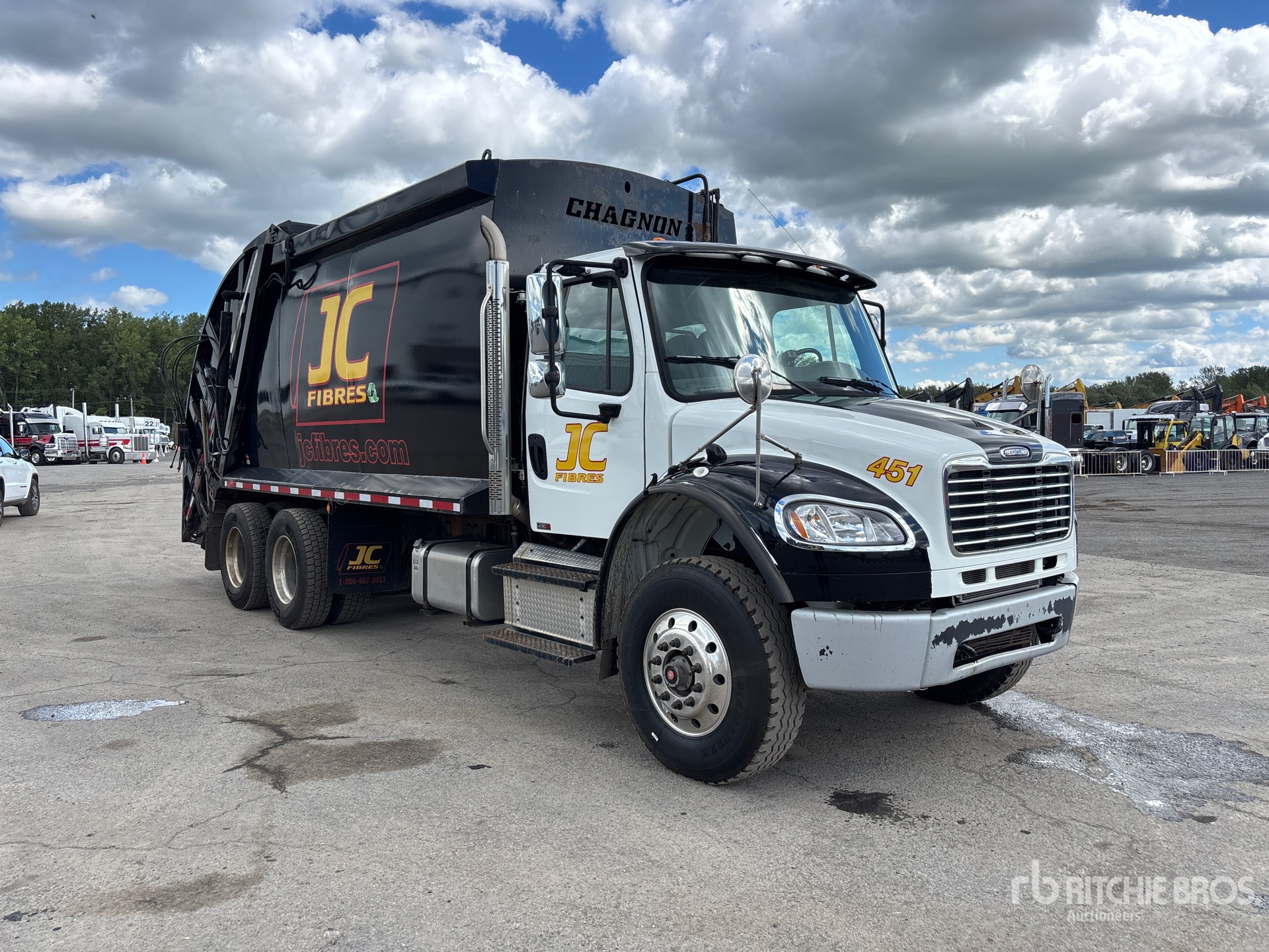 2021 Freightliner M2 106