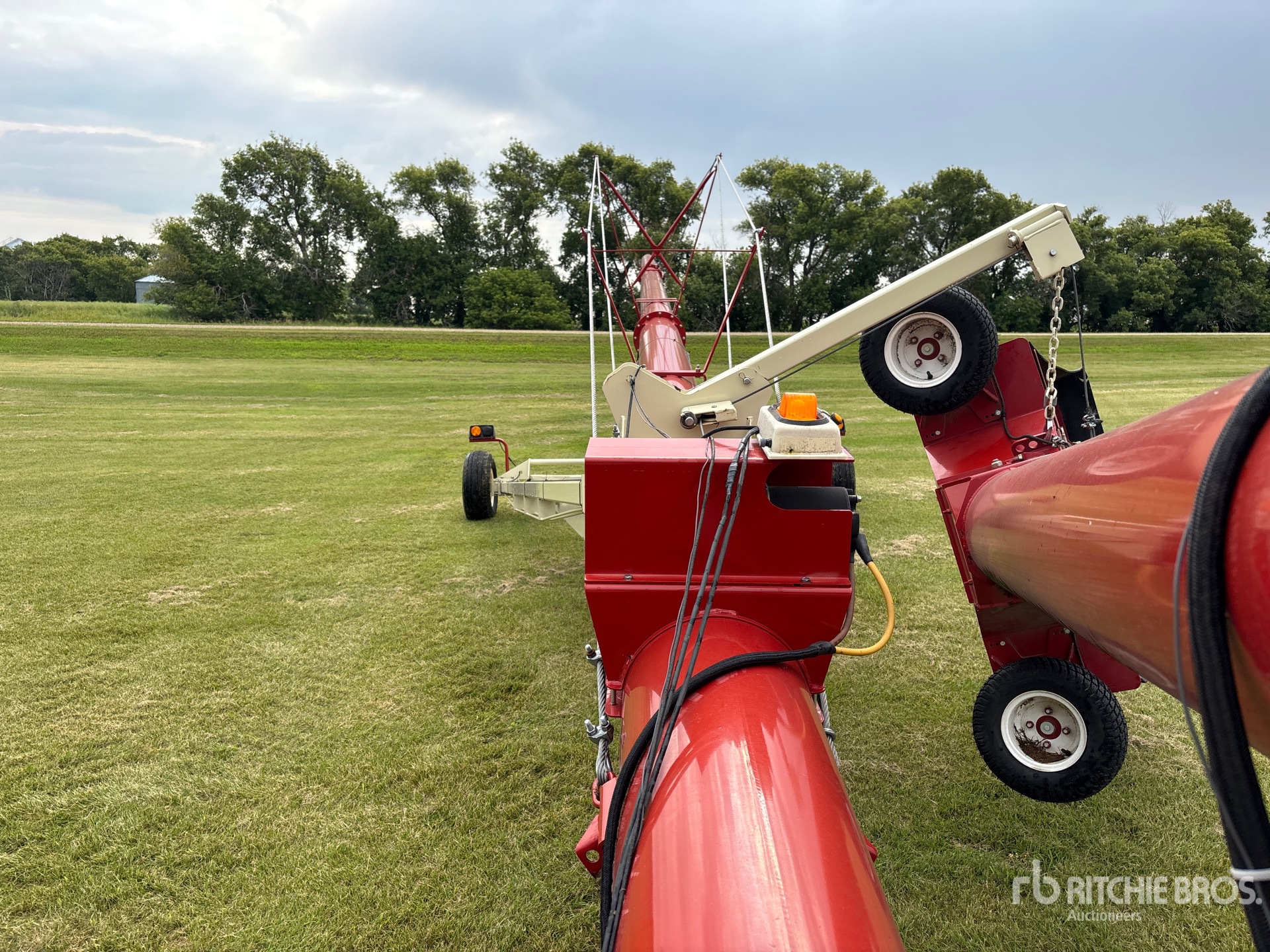 2019 Farm King 1385