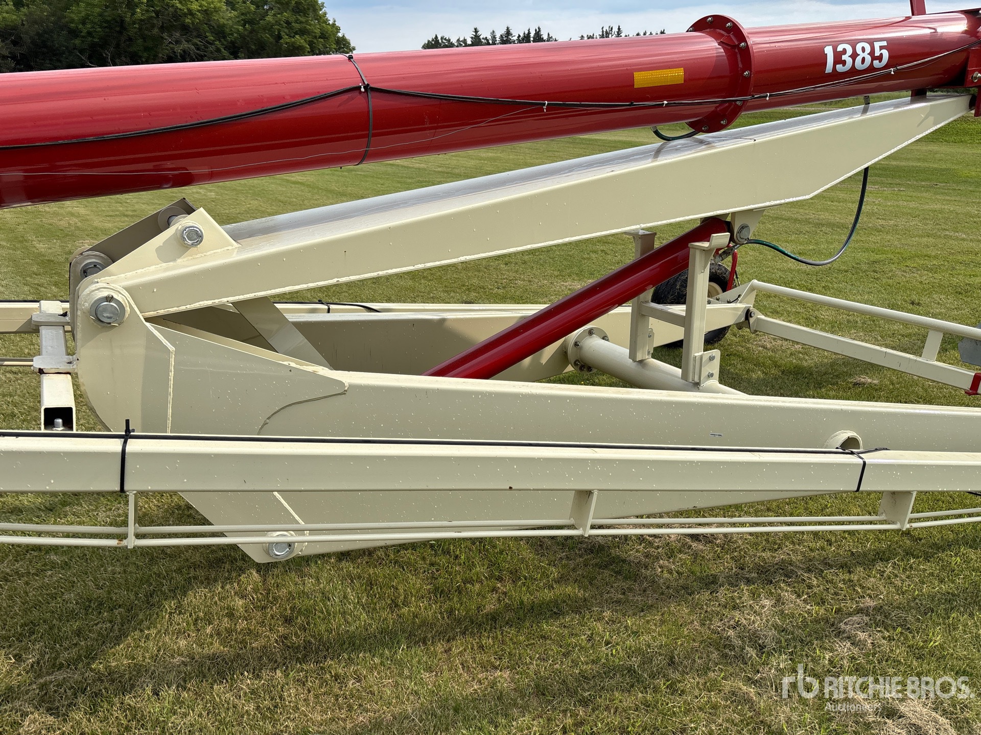 2019 Farm King 1385