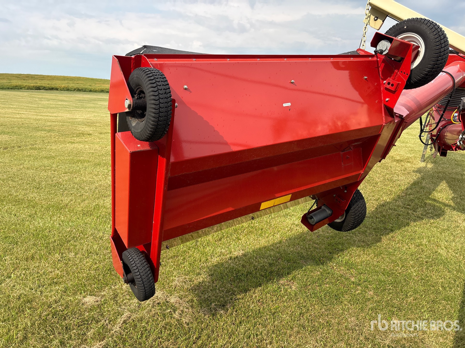 2019 Farm King 1385