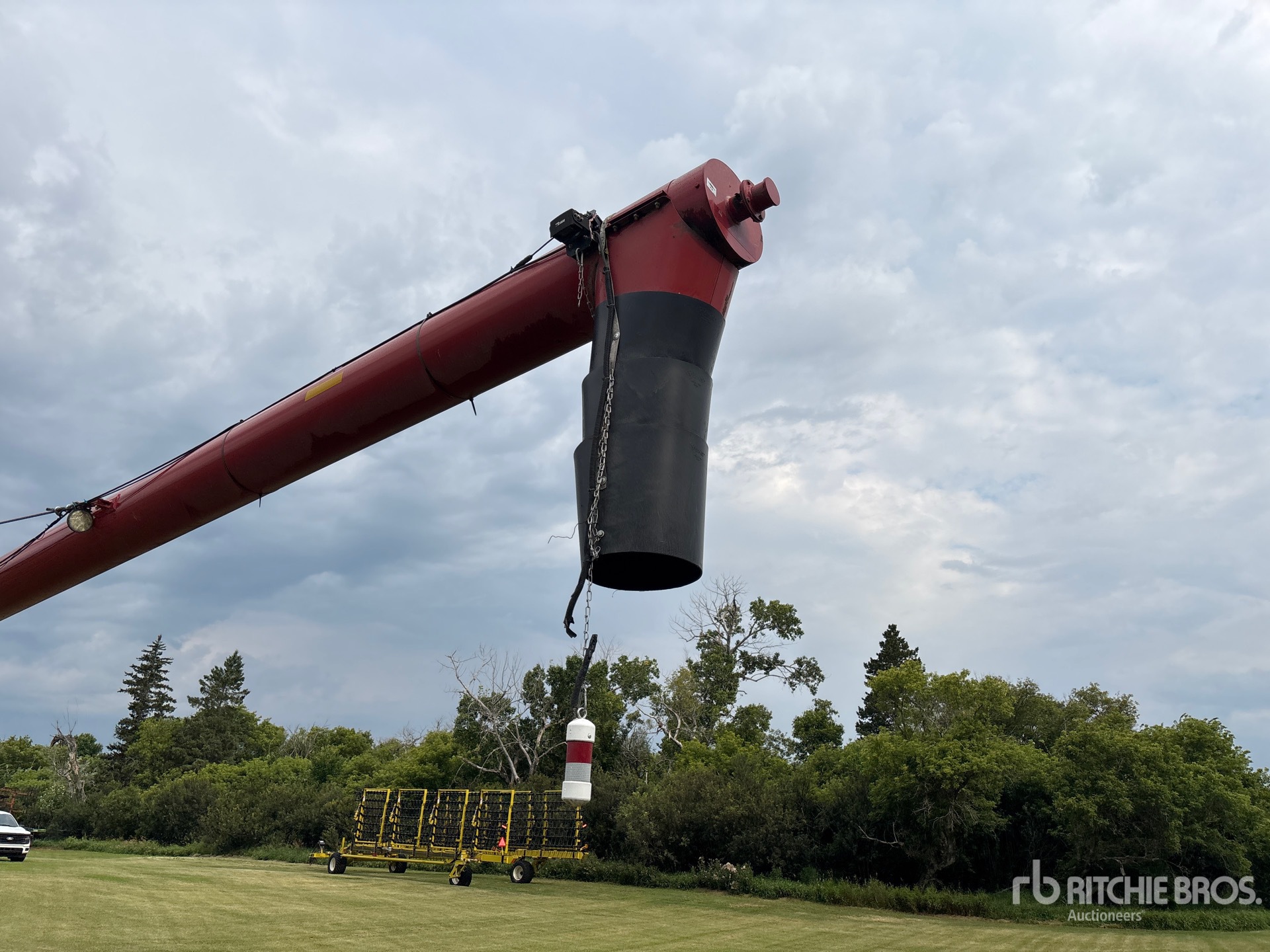2019 Farm King 1385