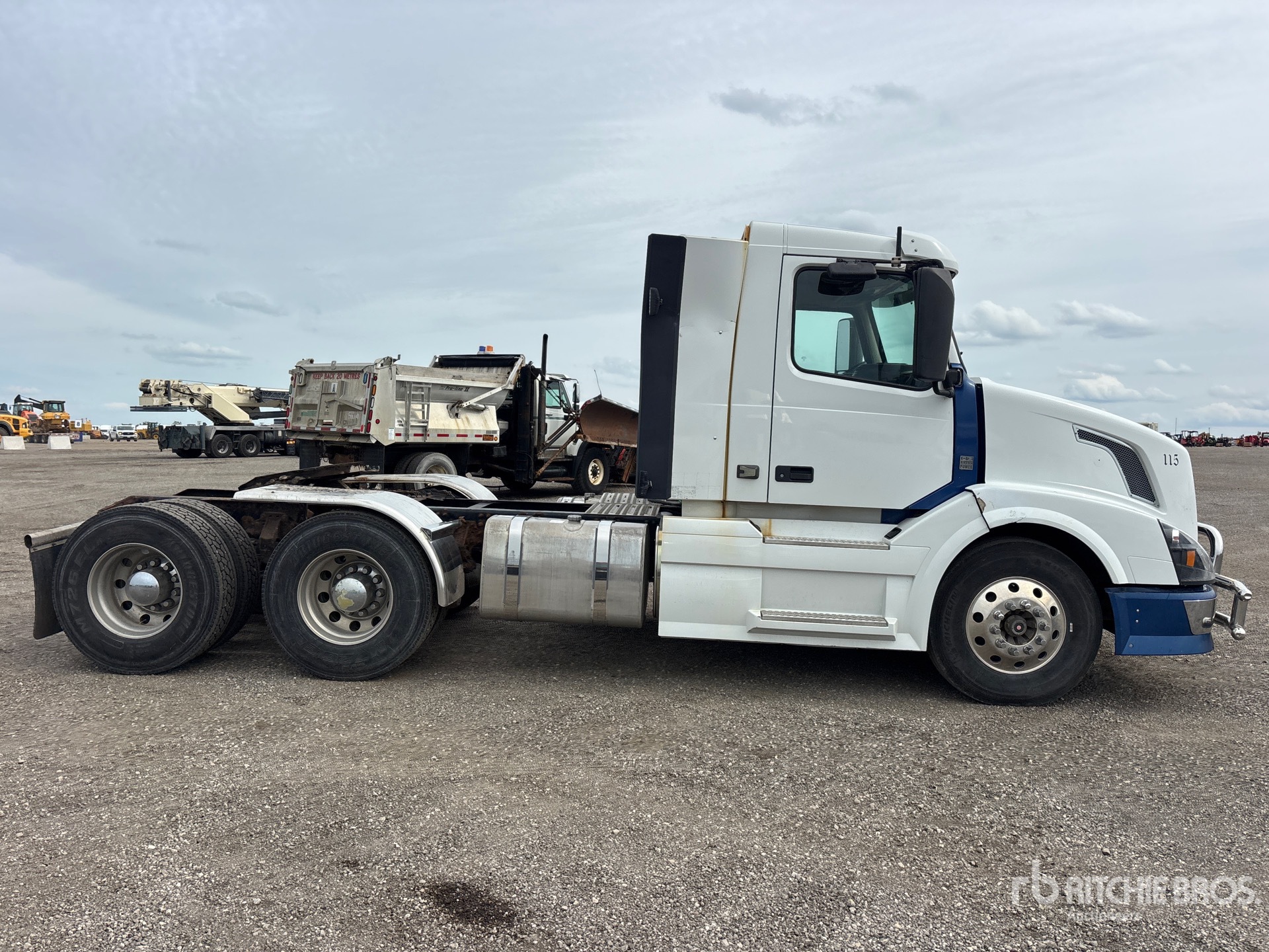 2012 Volvo VNL64T-300