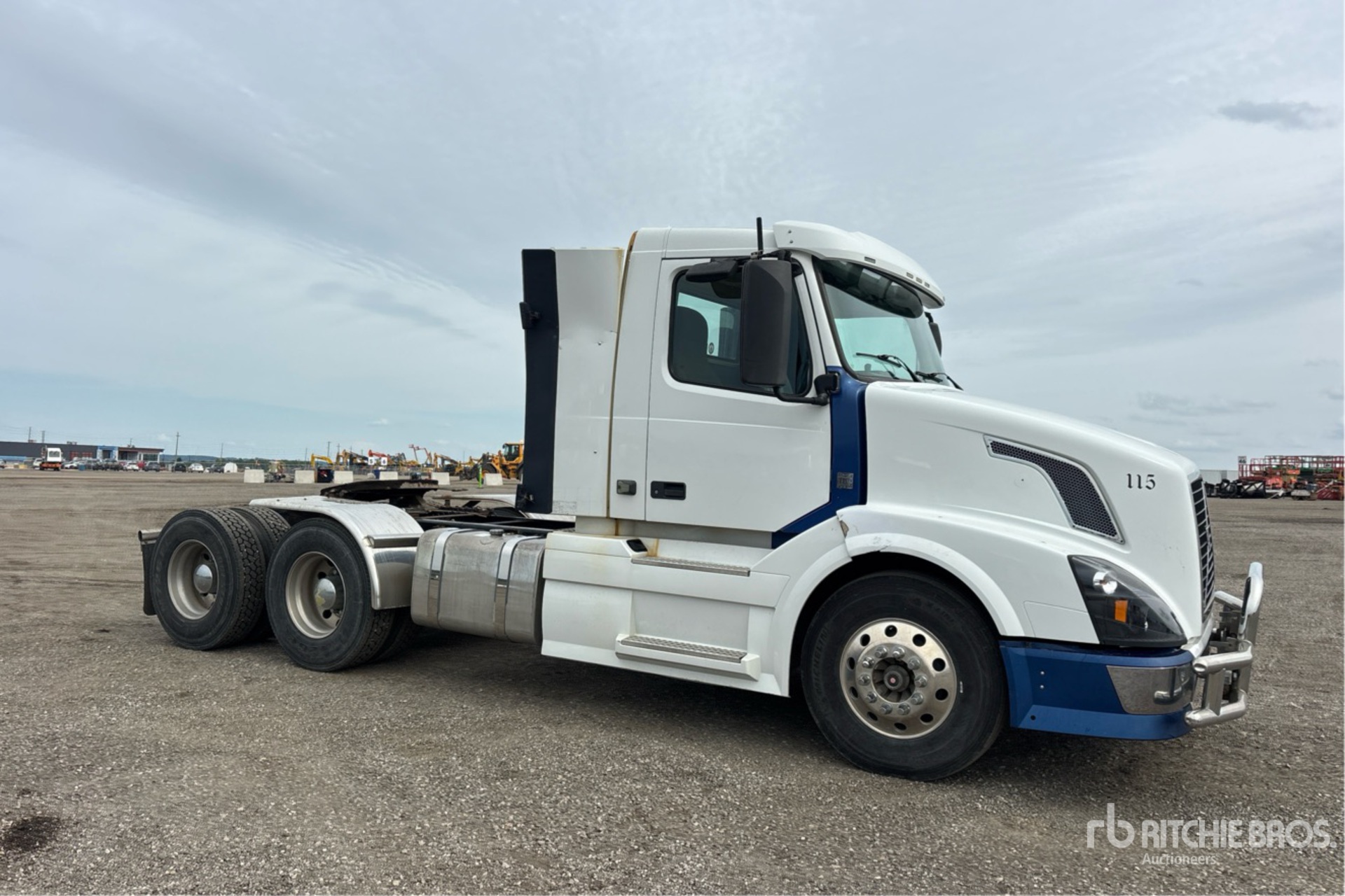 2012 Volvo VNL64T-300